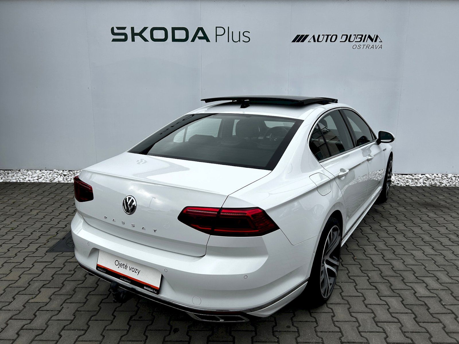Volkswagen Passat, 2.0 TDI BMT 140kW DSG R-Line - fotka 2