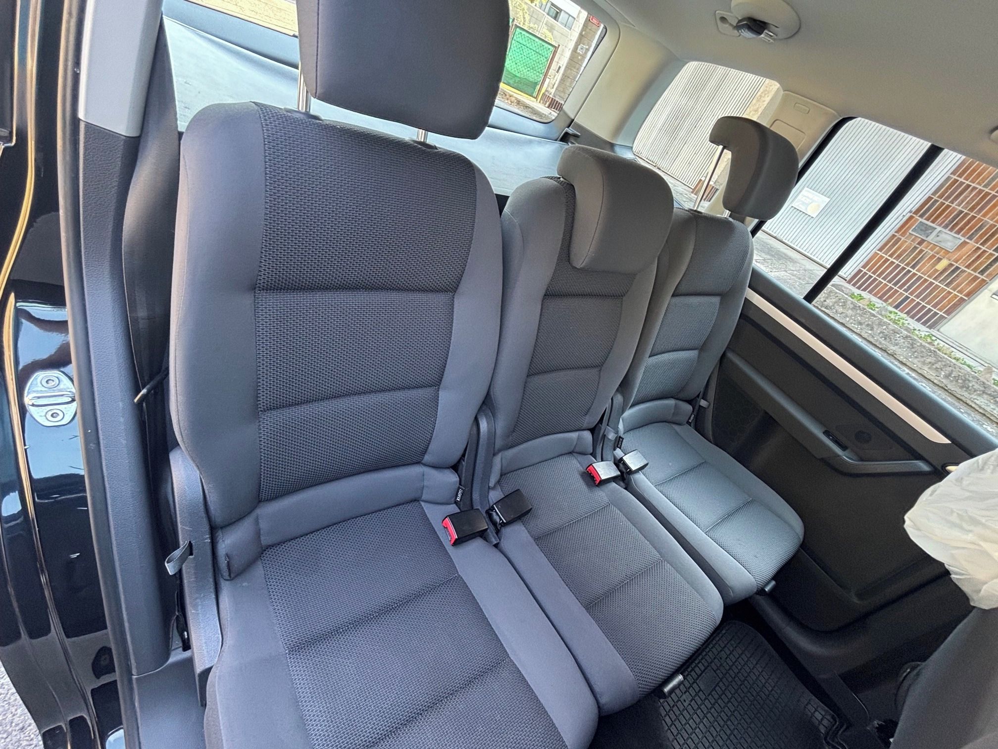 Volkswagen Touran, 1.6 TDI Servisováno - fotka 6