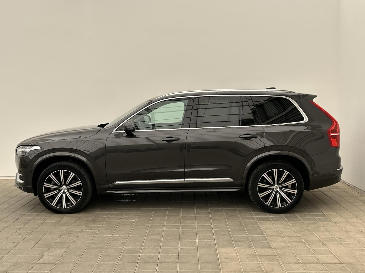 Volvo XC90, 2.0B5 173kW 4x4  "PLUS Bright" - fotka 3
