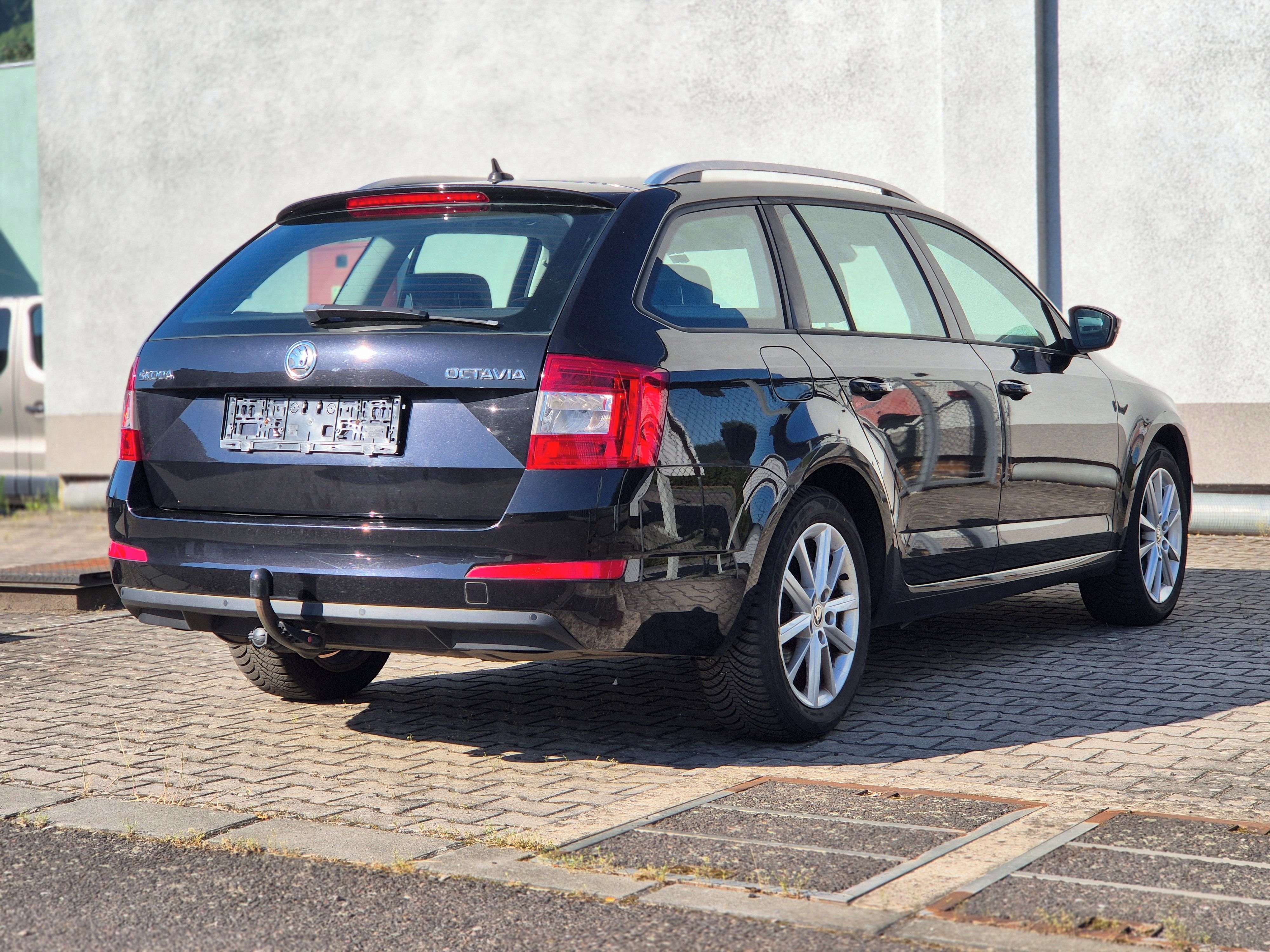 Škoda Octavia, 2.0 TDI, 110 kw, Elegance - fotka 3