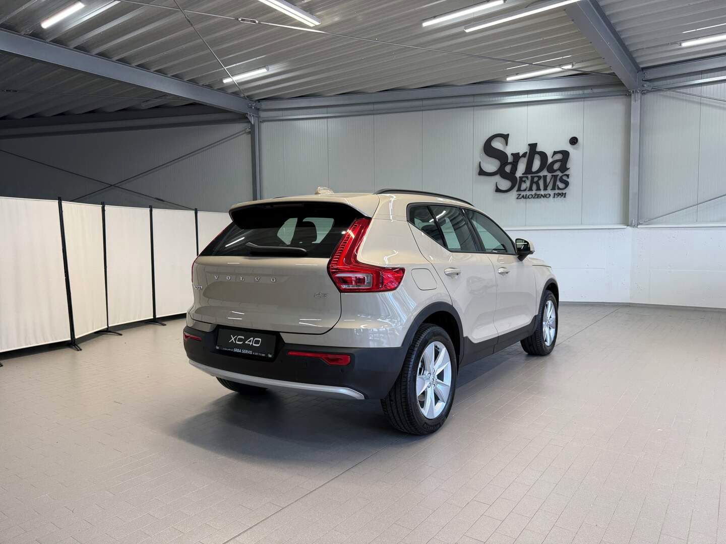 Volvo XC40, B3 2.0L 163 HP AT7 FWD CORE - fotka 2