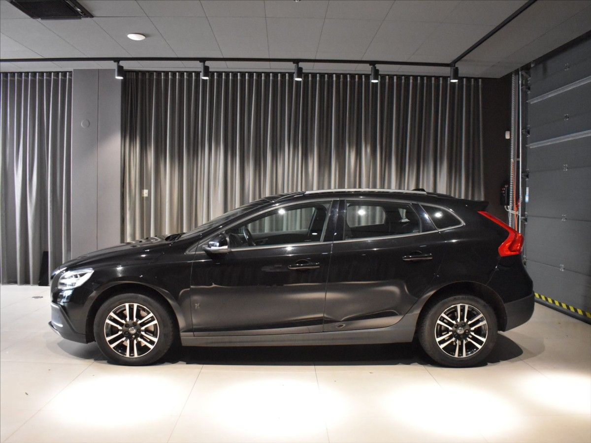 Volvo V40, 2,0 D3 Cross Country Adapt.tem - fotka 2