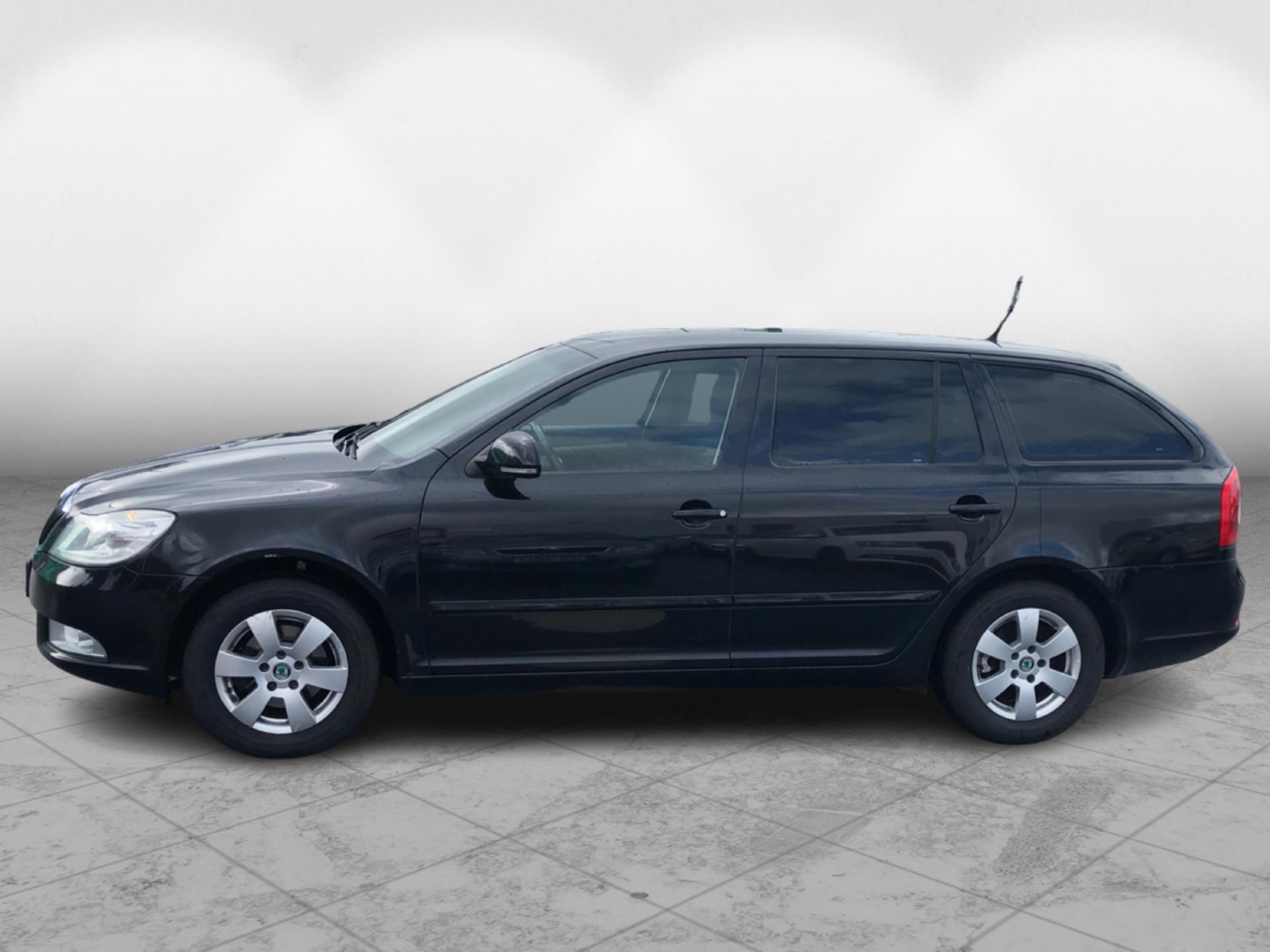 Škoda Octavia, Combi 1.6 TDi Elegance - fotka 3