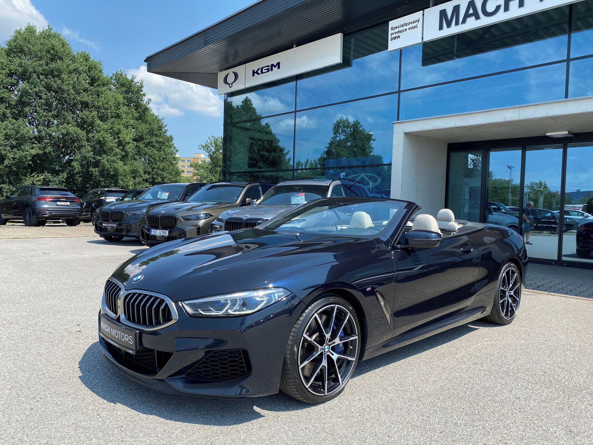 BMW Řada 8, M850i xDrive Cabrio MAX výbava - fotka 5