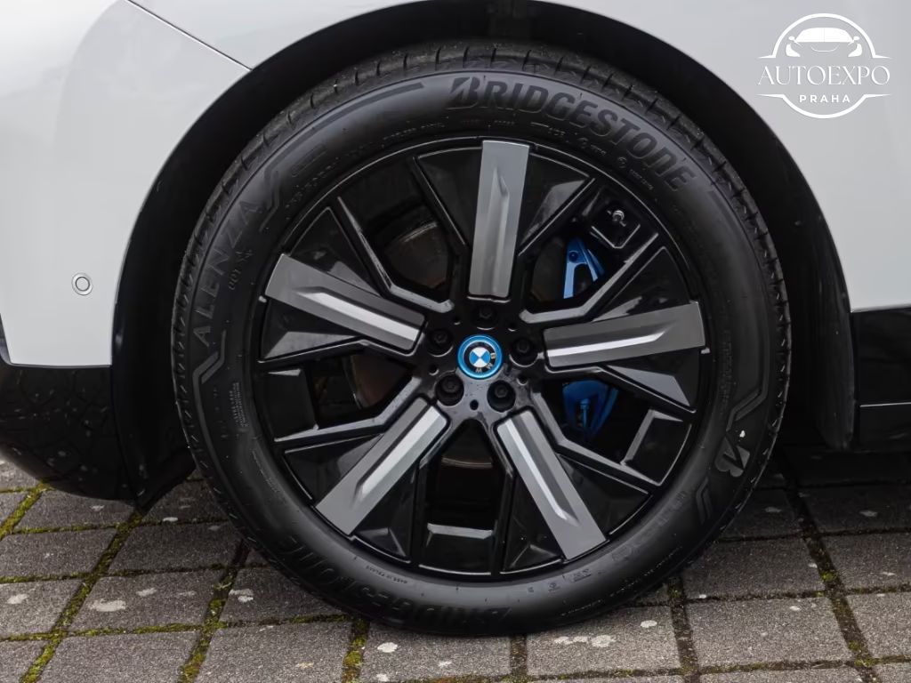 BMW iX, xDrive 40M Sport+Navigace* - fotka 6