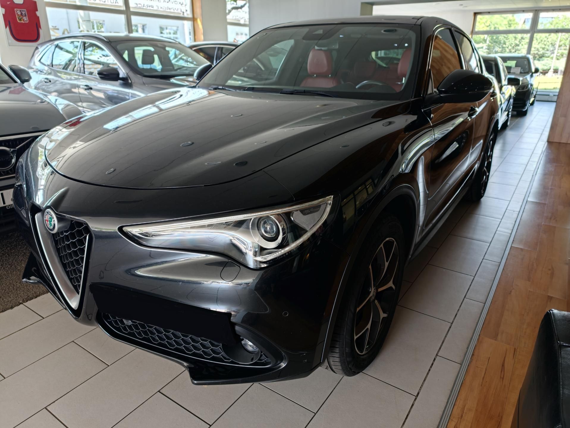 Alfa Romeo Stelvio, 2,2d 154kW Q4 - fotka 3