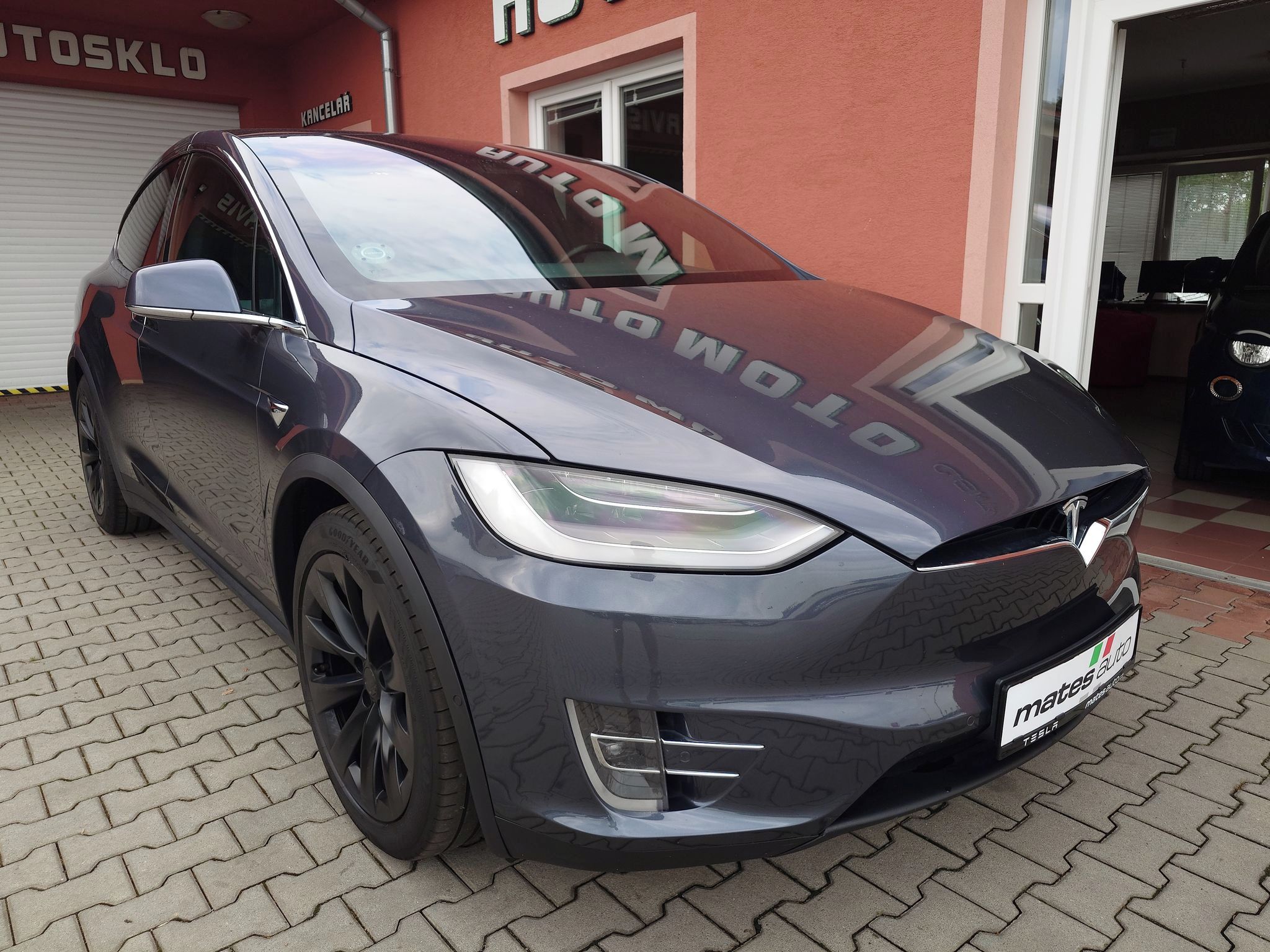Tesla Model X, Long Range Dual Motor AWD 421 - fotka 4