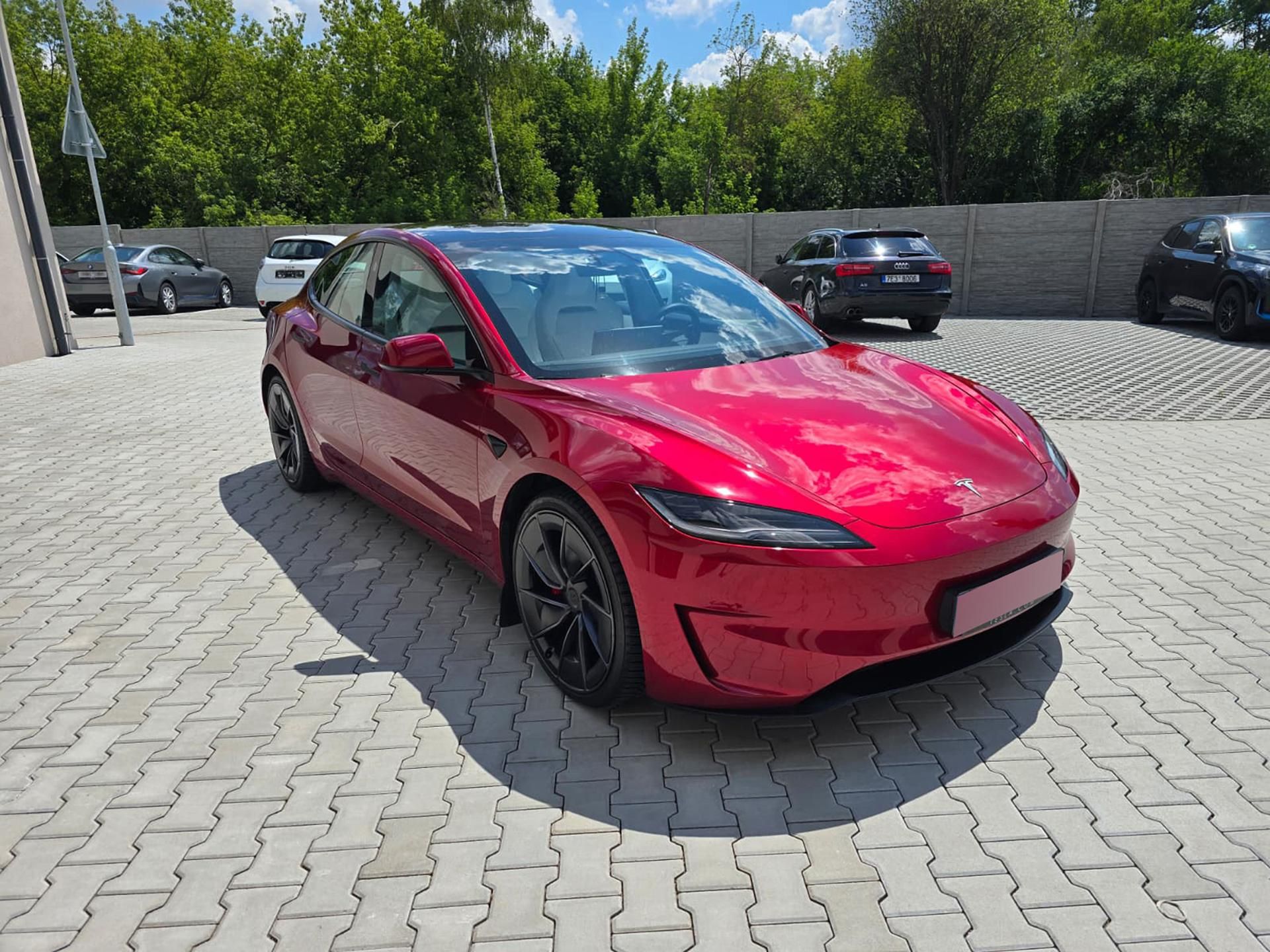 Tesla Model 3, Performance Highland