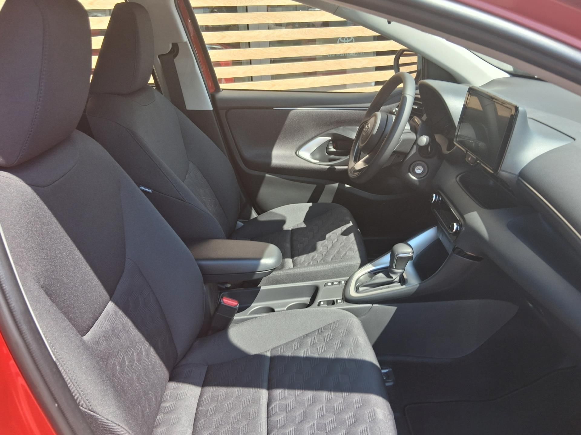 Toyota Yaris, 1,5 HEV 116K LIMITED EDITION - fotka 4
