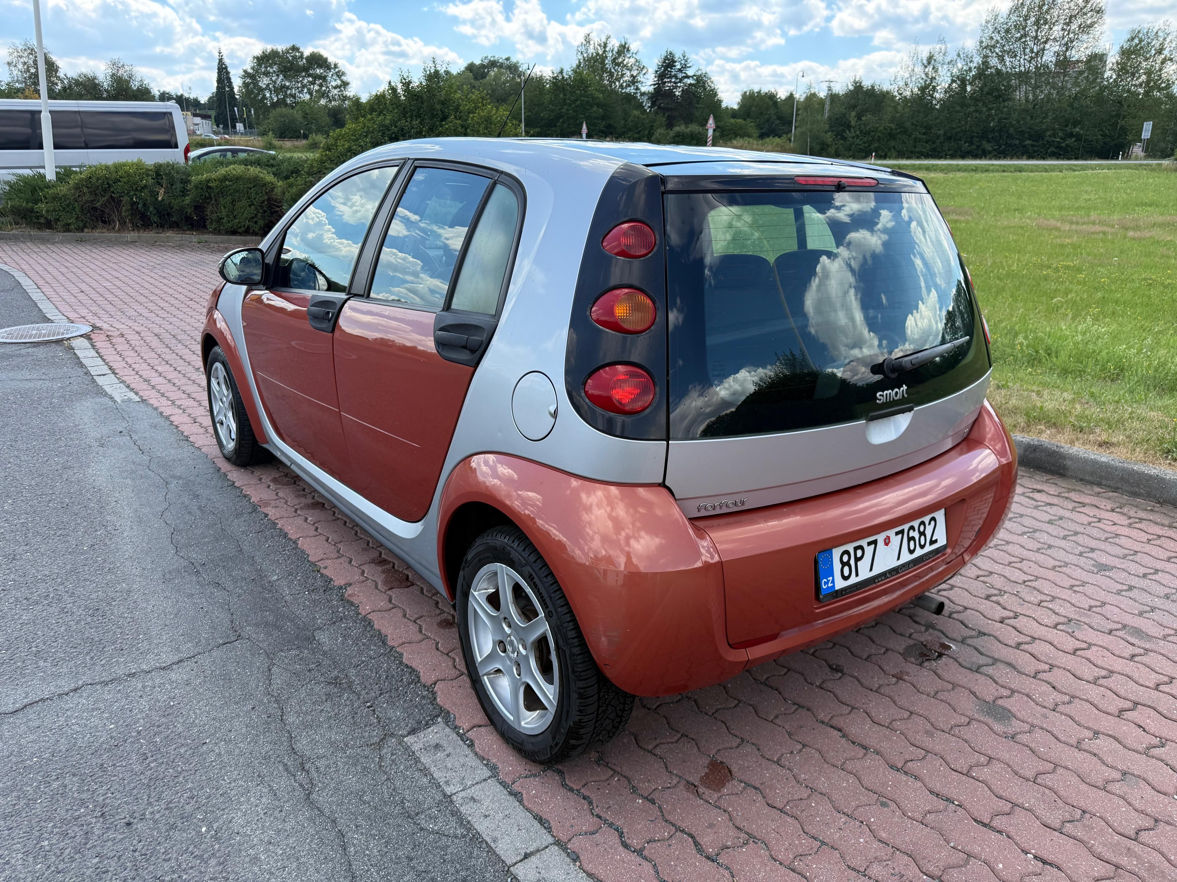 Smart Forfour, 1,1i 55 KW Klima jen 112t.km - fotka 6