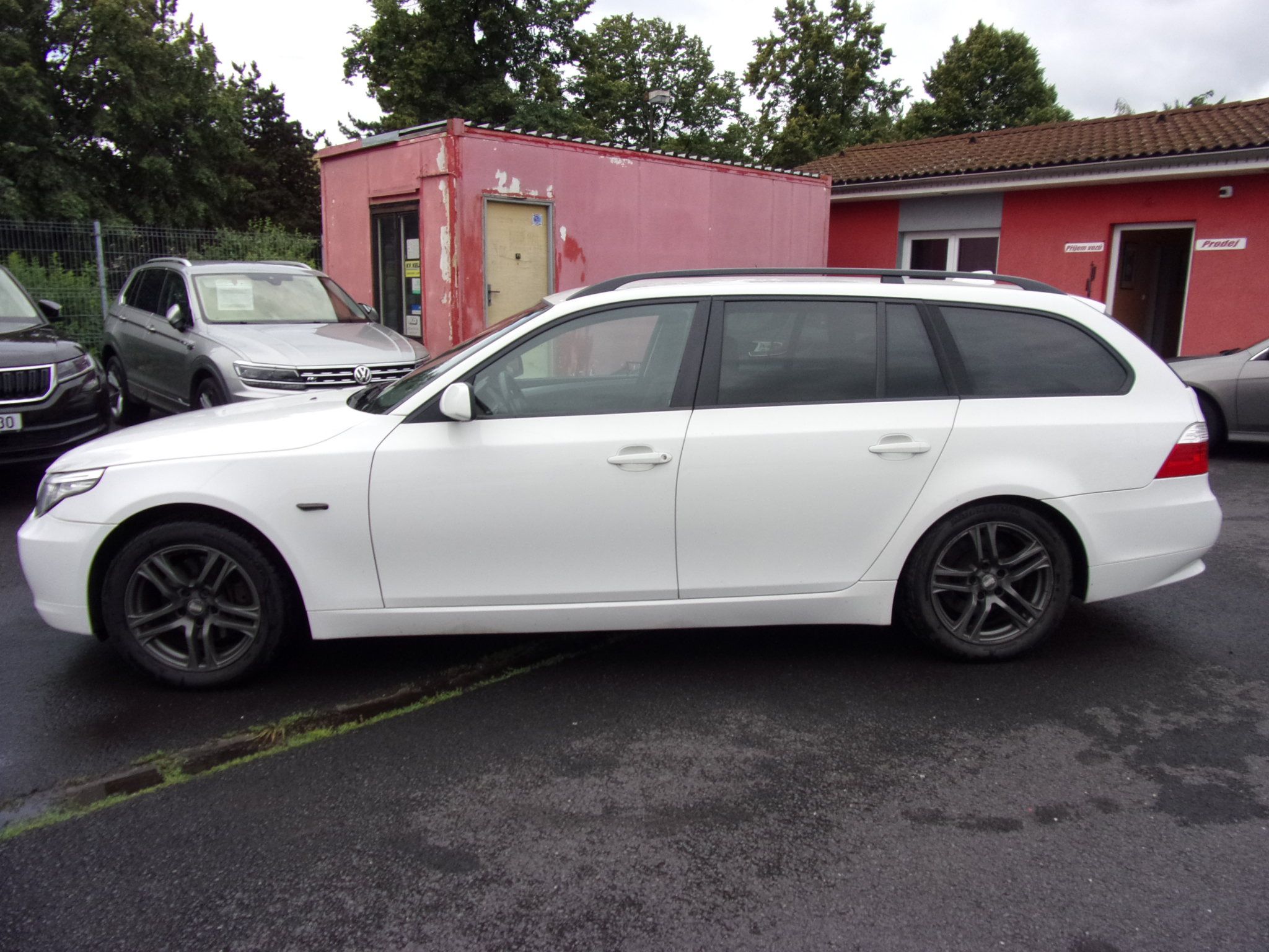 BMW Řada 5, 3,0 525d  xDrive Touring - fotka 6