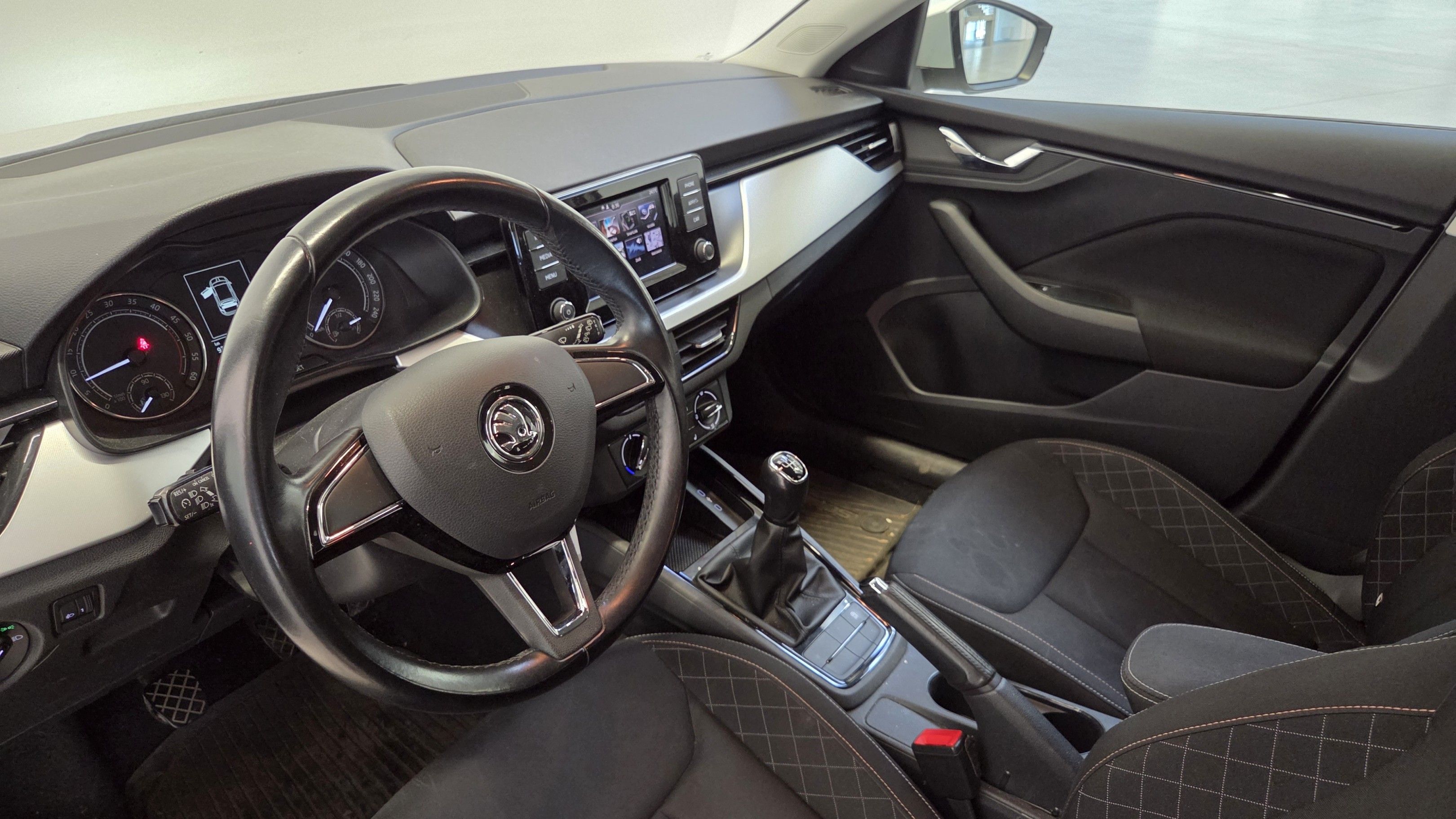 Škoda Scala, 1.6 TDI 85 kW Ambition - fotka 5