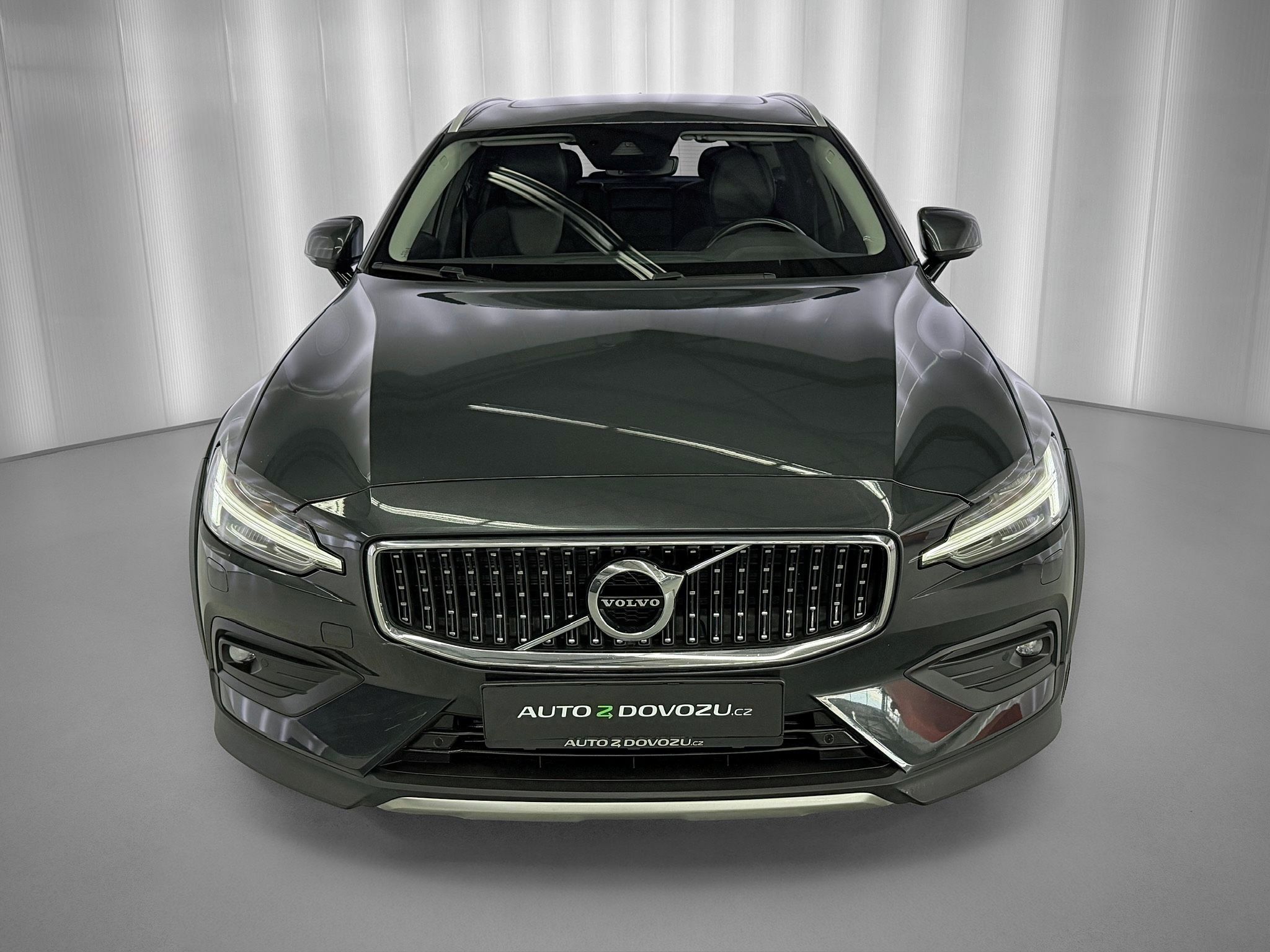 Volvo V60, D4 AWD, WEBASTO, PANORAMA, EL. - fotka 3