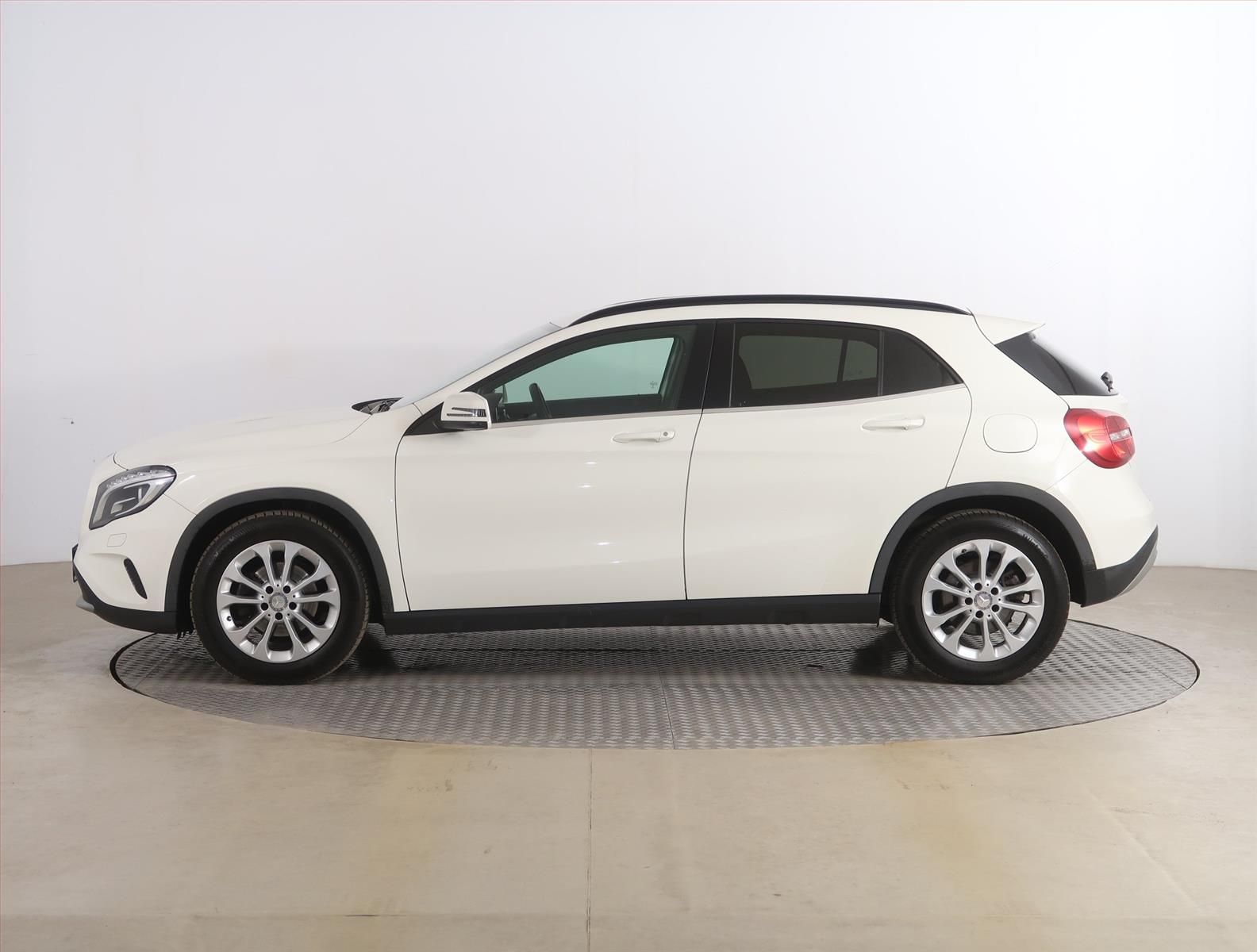 Mercedes-Benz GLA, 180 CDI, Style, Automat - fotka 3