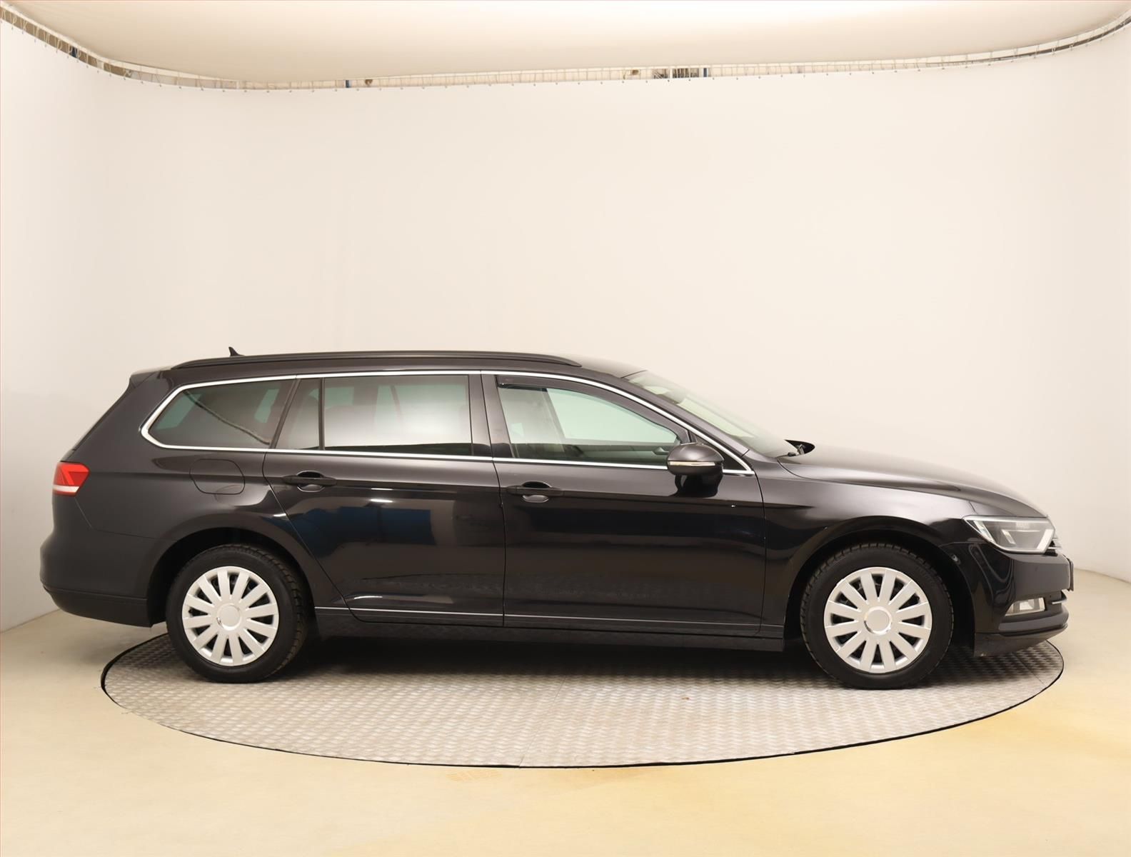 Volkswagen Passat, 2.0 TDI, Navi - fotka 6