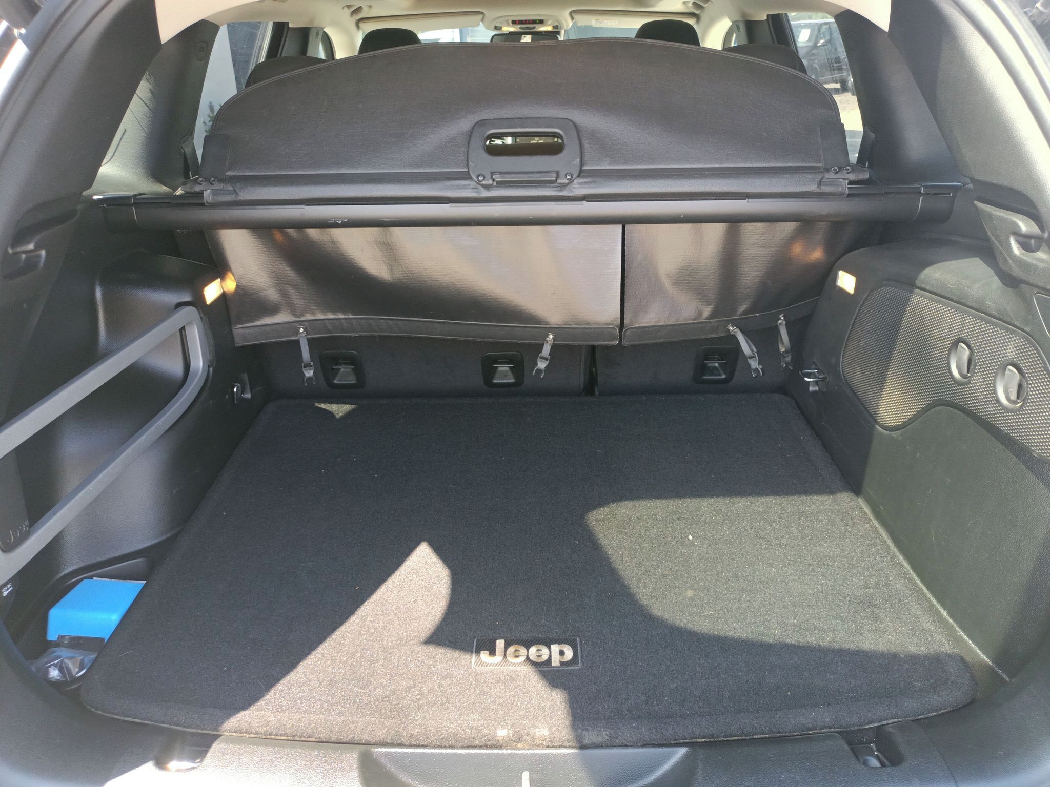 Jeep Cherokee, 2,2 4WD 9ATX 200k Limited - fotka 6