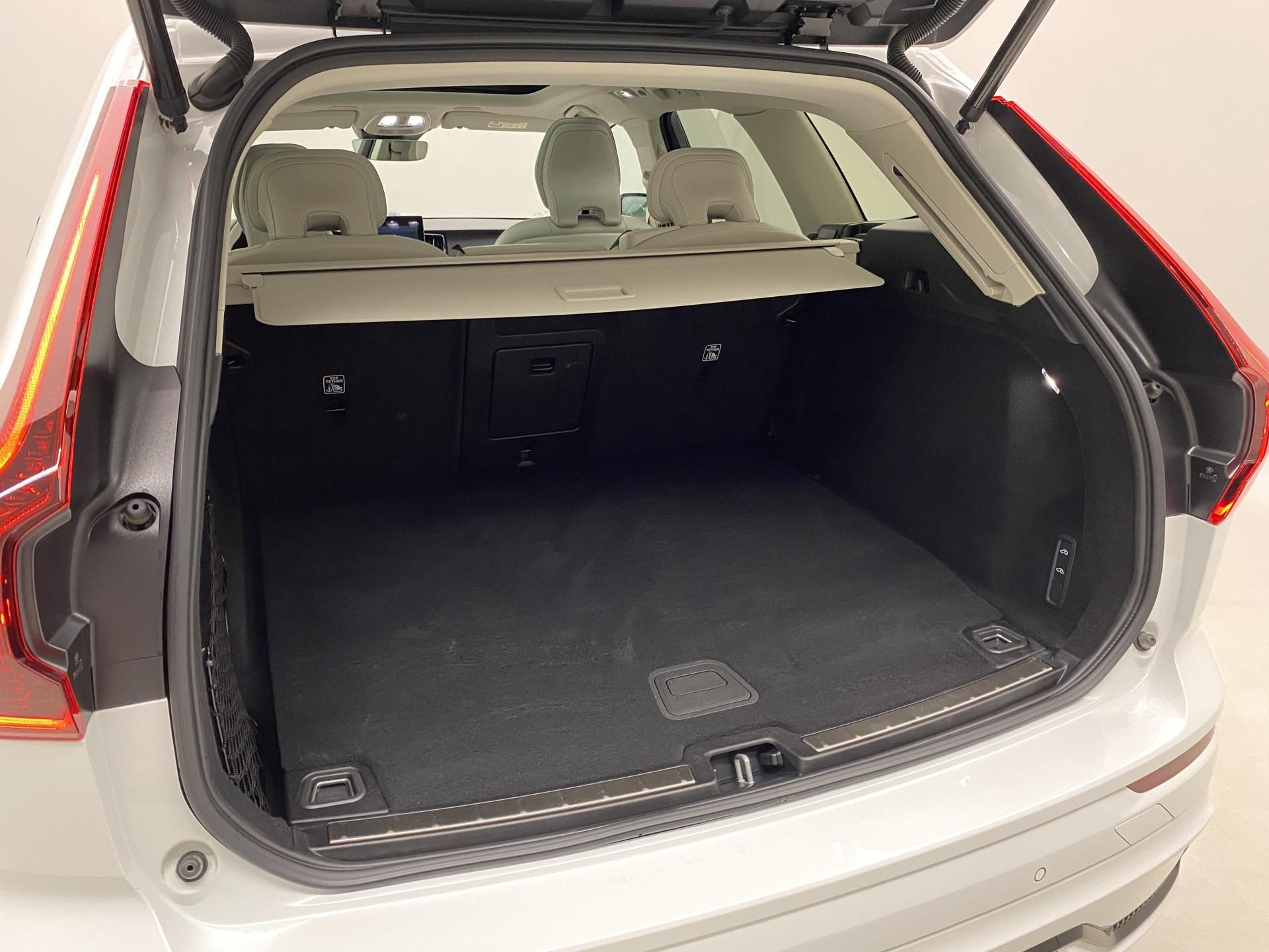 Volvo XC60, T8 AWD RECHARGE DARK ULTRA CZ - fotka 6
