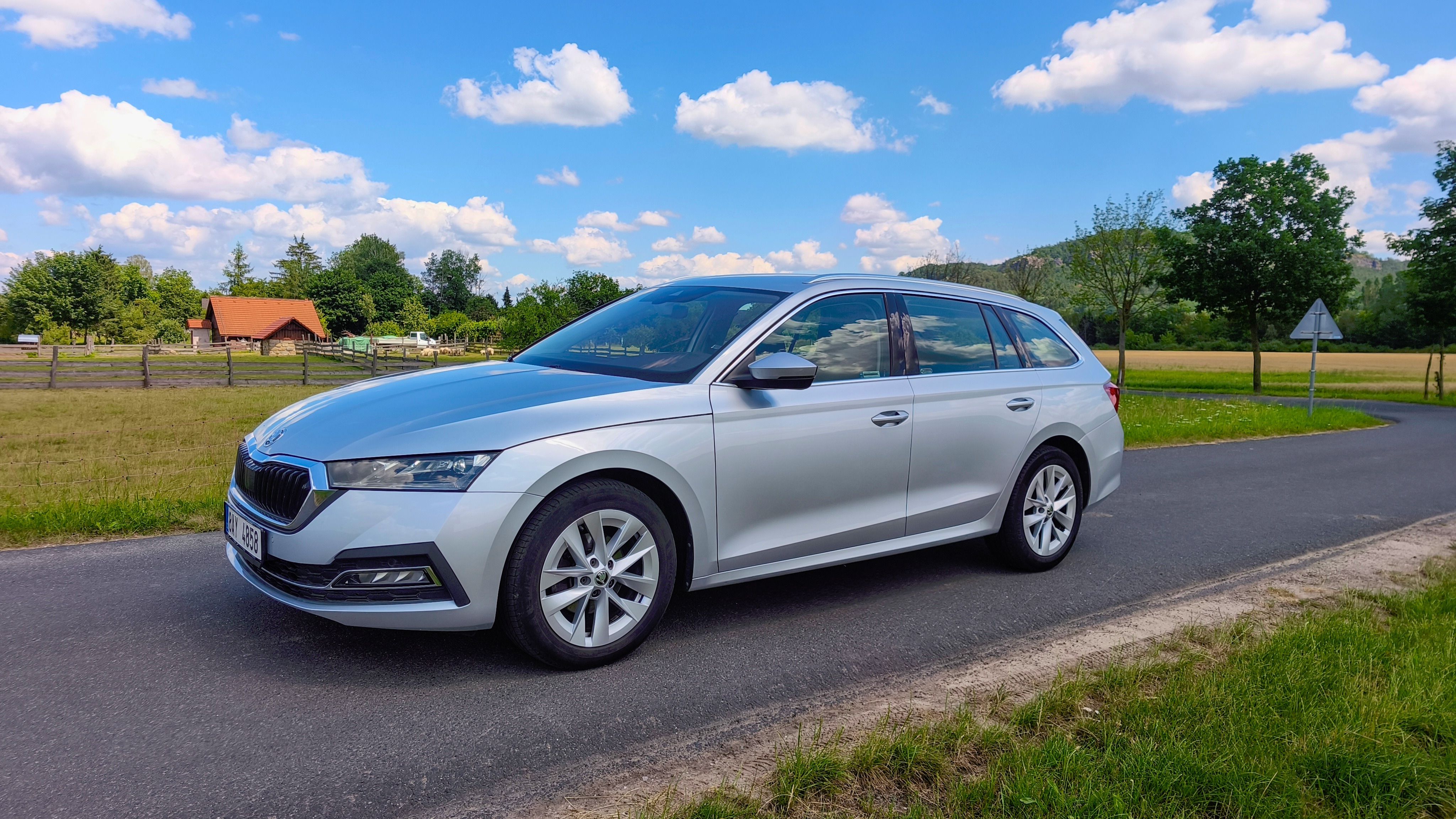Škoda Octavia, 2.0TDI Style DSG Matrix tažné - fotka 2