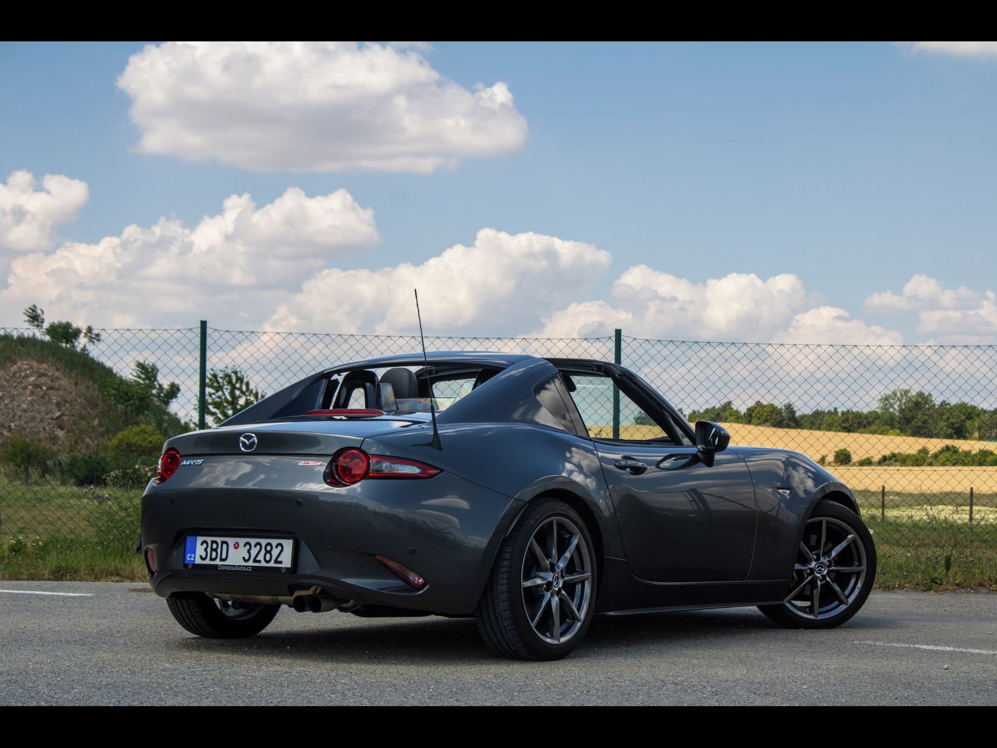 Mazda MX-5 - fotka 4