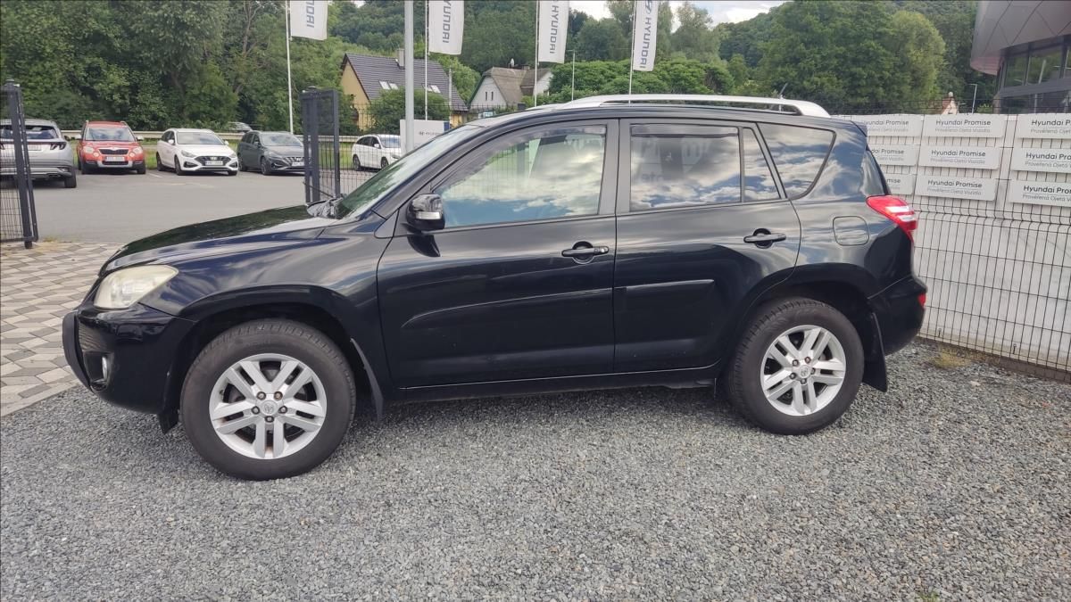 Toyota Rav4, 2,2 D-4D 4x4 SOL PREMIUM - fotka 4