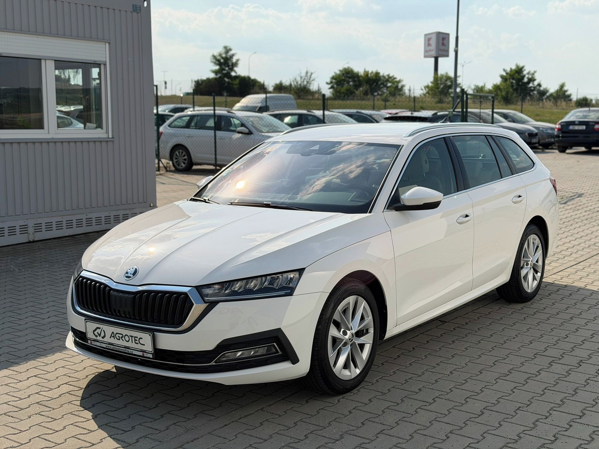 Škoda Octavia, 2.0 TDI 85 kW Style Combi - fotka 3