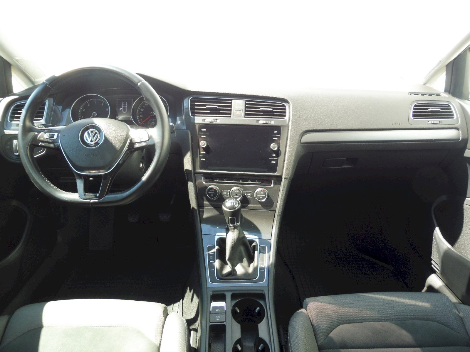 Volkswagen Golf, Maraton Edition 1,5 TSI 96kW - fotka 5