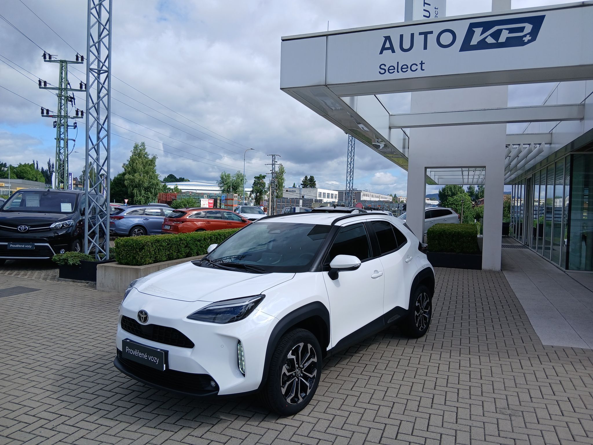 Toyota Yaris Cross, 1.5 Hybrid e-CVT 4x4 Style - fotka 2