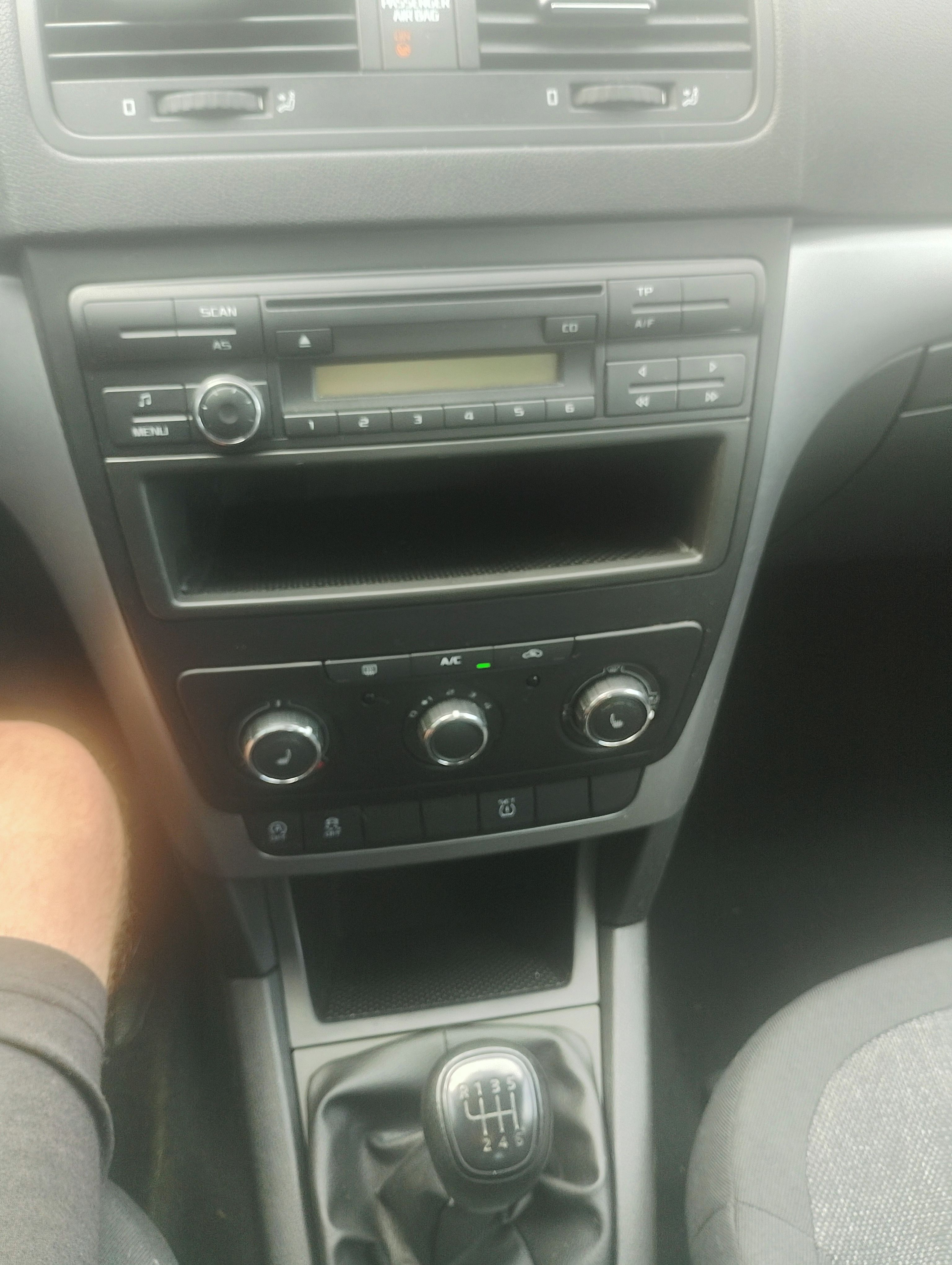 Škoda Yeti, 1,2 TSI 81KW,1 MAJITEL - fotka 6