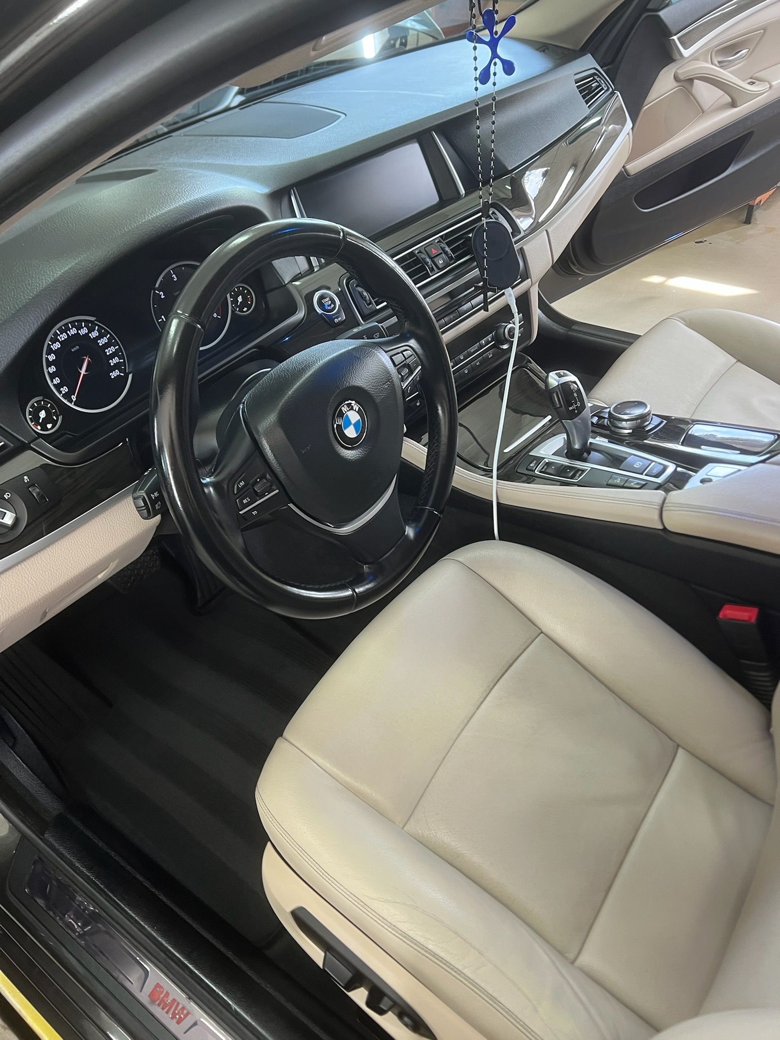 BMW Řada 5, 3.0 xDrive - fotka 4