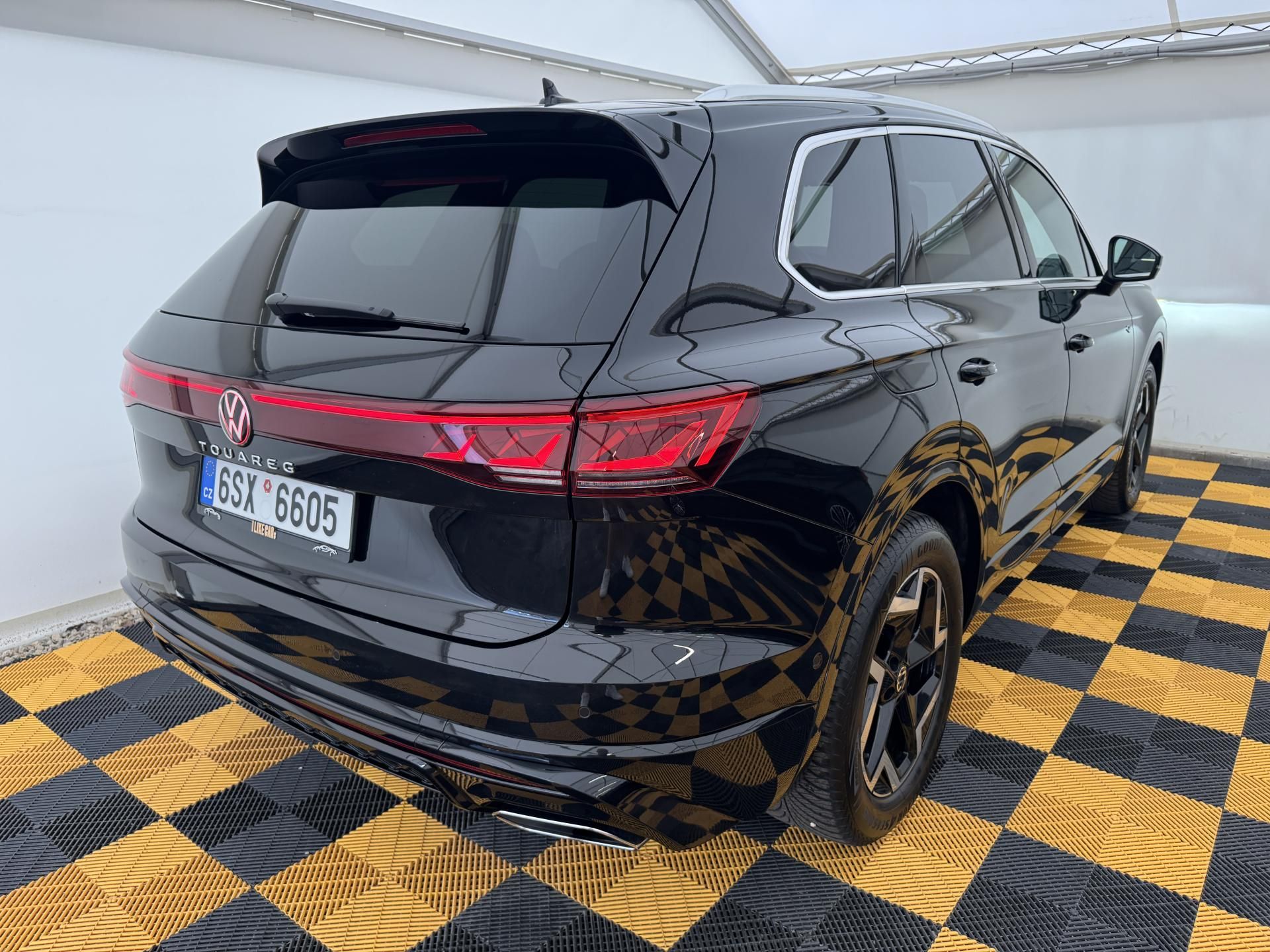 Volkswagen Touareg, 3.0Tdi*1-MAJ*DPH*HUD*R-LINE* - fotka 5