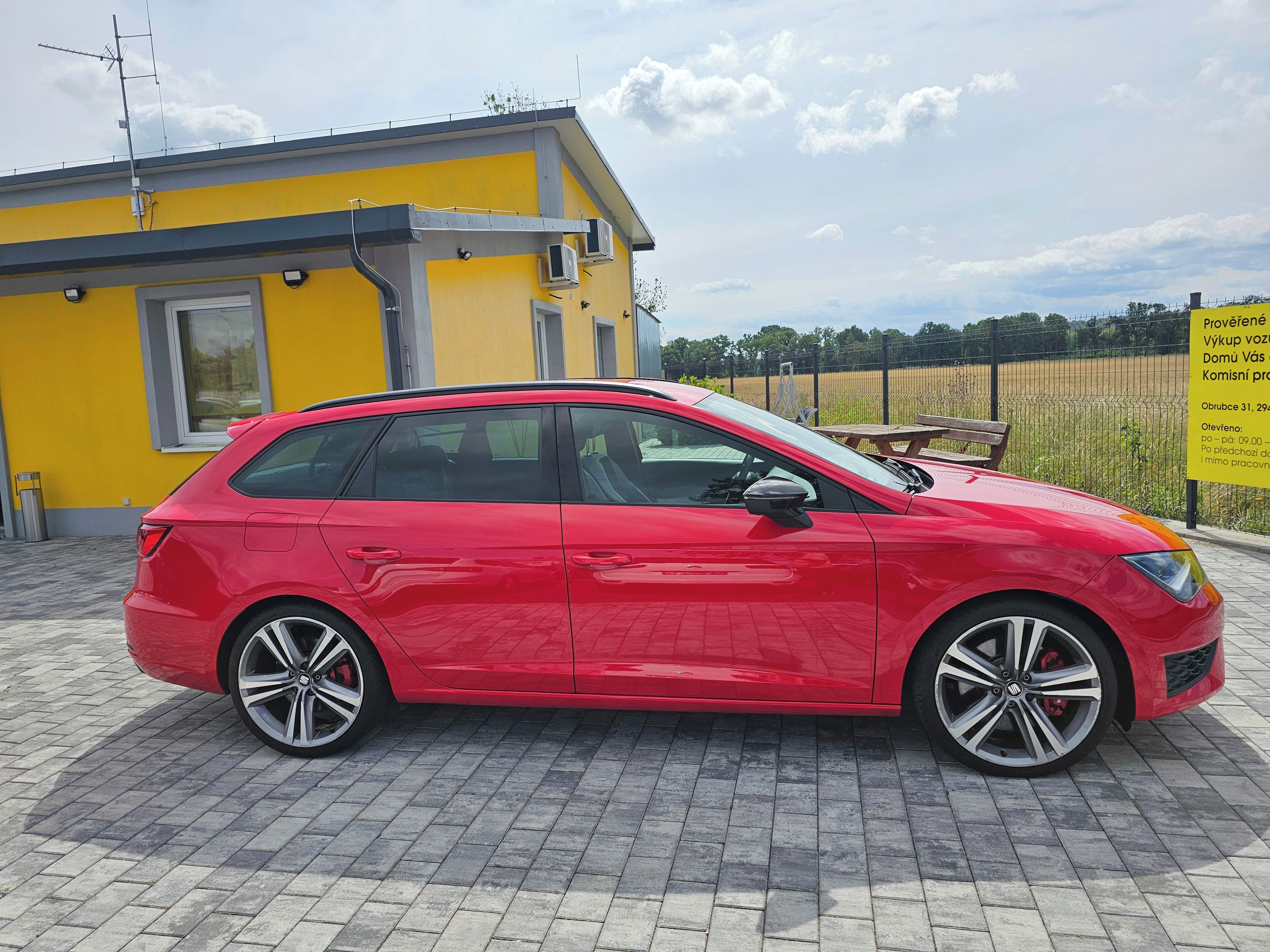 Seat Leon, Cupra ST 2.0 TSI 206kw, Manuál - fotka 4