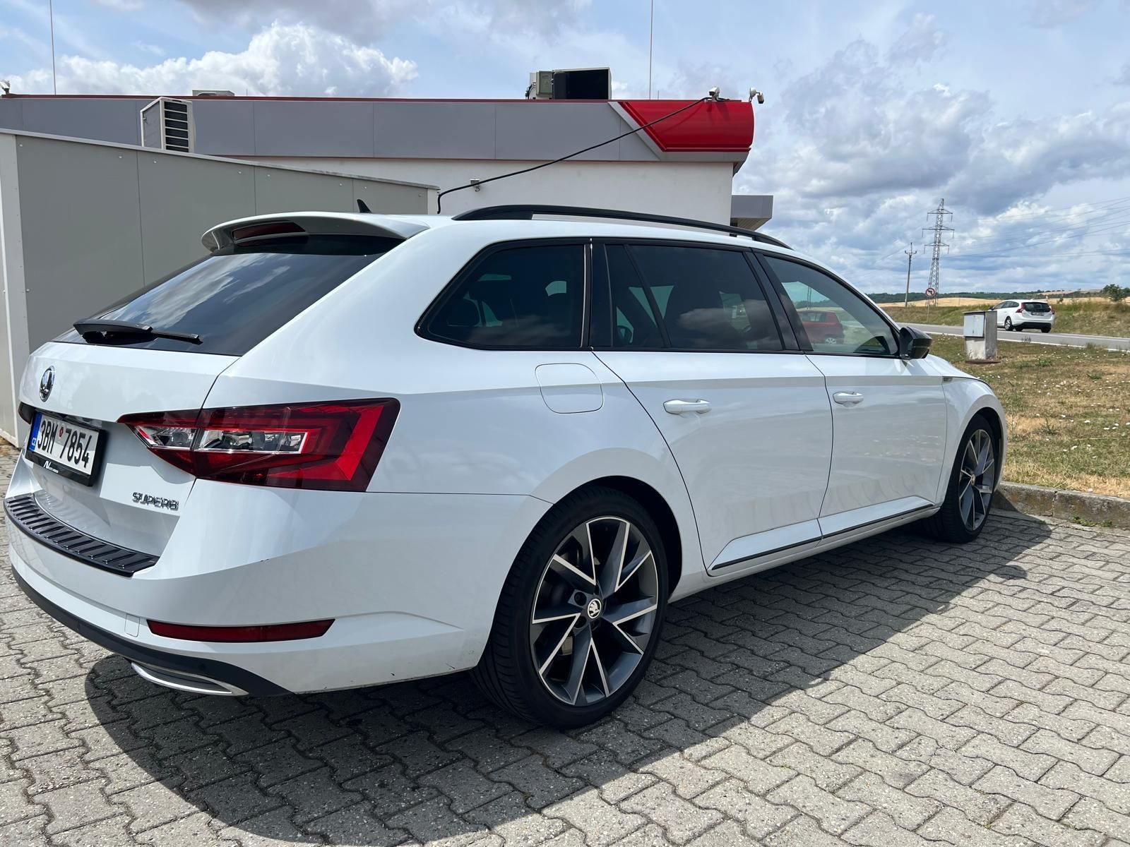 Škoda Superb, 2.0 TDi Sportline - fotka 4
