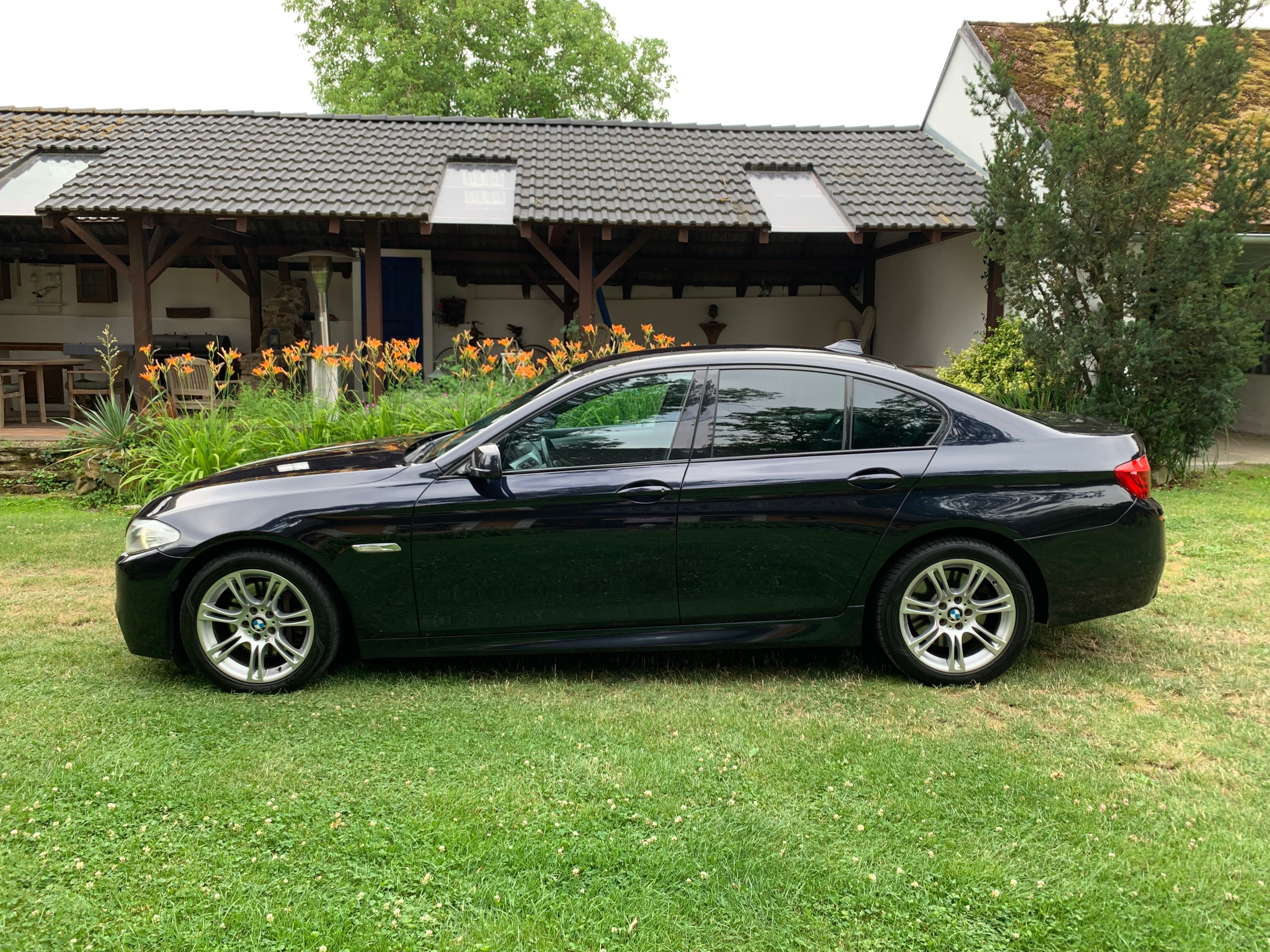 BMW Řada 5, 530d xDrive M-paket 1.majitel - fotka 2