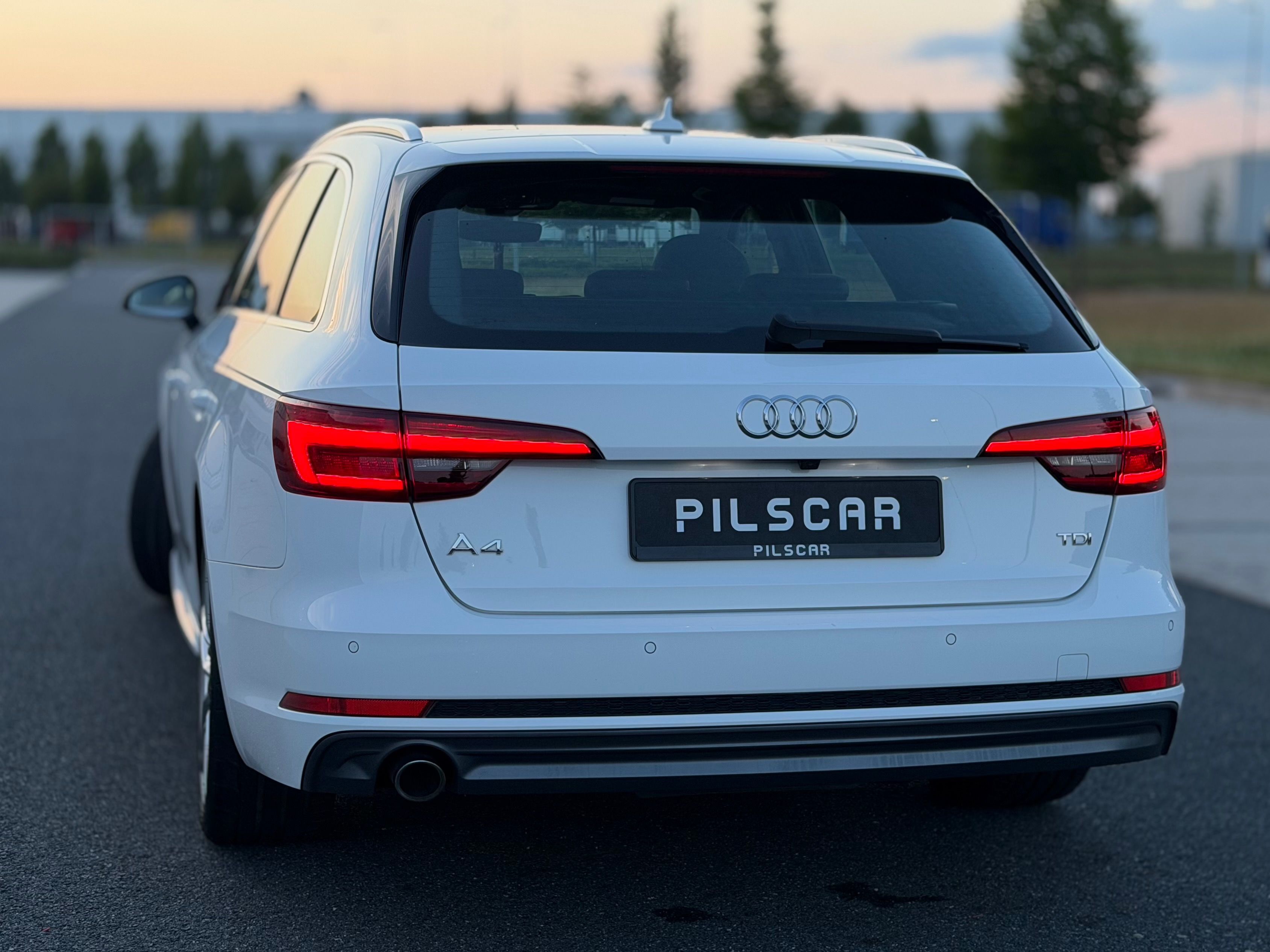 Audi A4, S-Line, LED, VIRTUAL, PANO - fotka 4