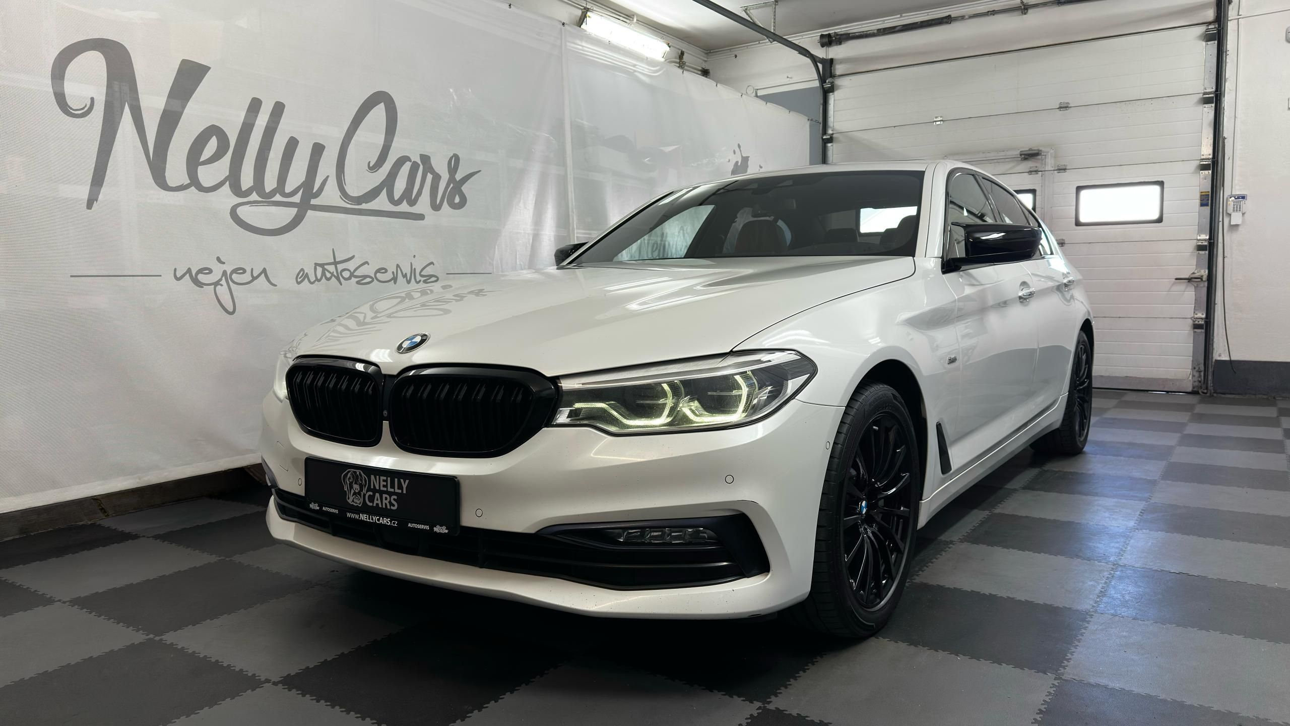 BMW Řada 5, XDIRVE/SPORT LINE/2 SADY GUM - fotka 3