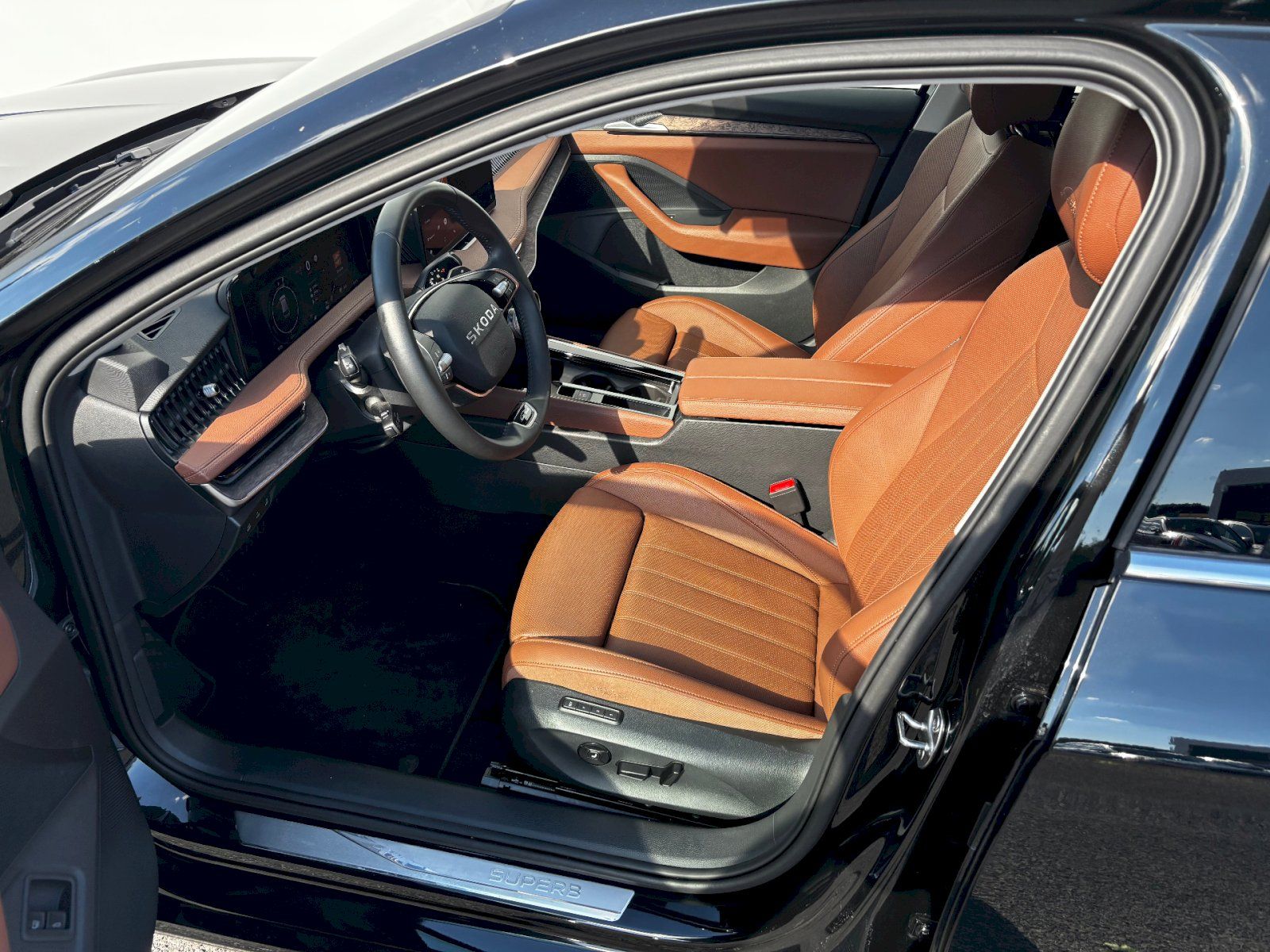 Škoda Superb, Laurin & Klement 1.5 TSI iV / - fotka 6
