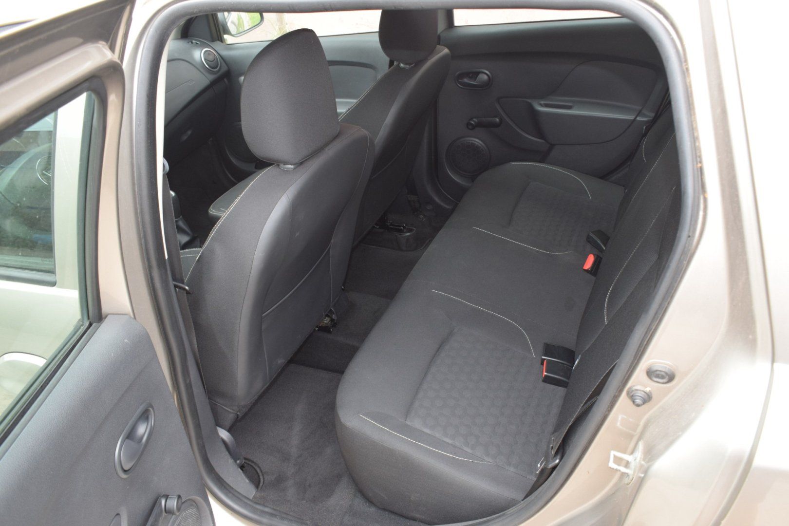 Dacia Logan, 1,2i MCV 1.maj.,klima - fotka 4