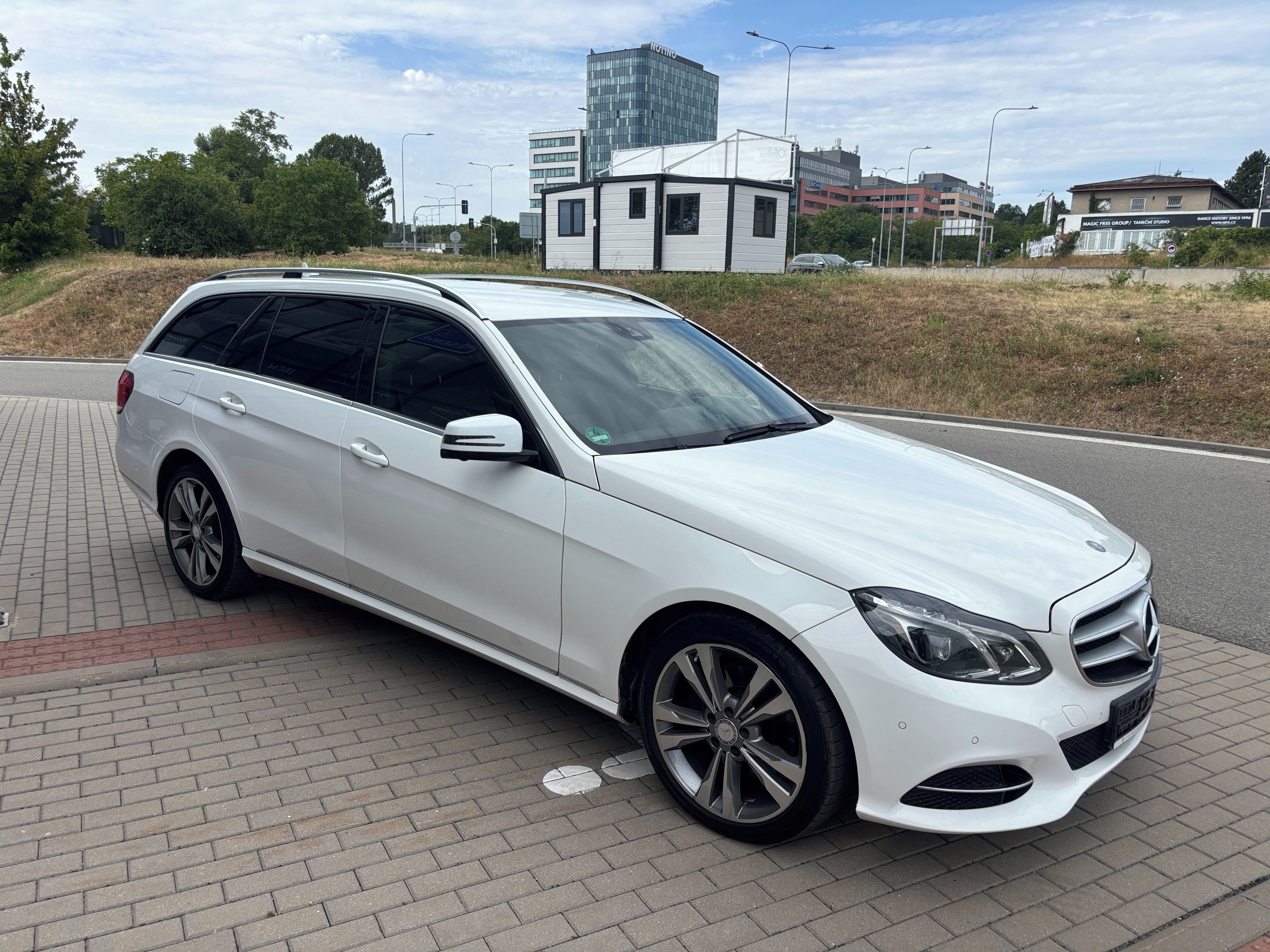 Mercedes-Benz Třídy E, 350CDi185kW Air-Matic Kůže Led - fotka 5