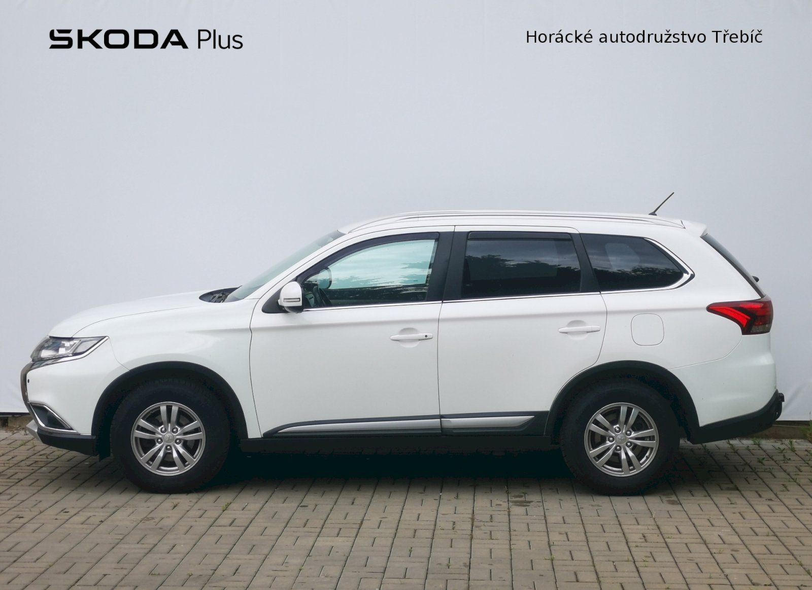 Mitsubishi Outlander, INTENSE 2.2 DI-D 110 kW 6MT 4W - fotka 3