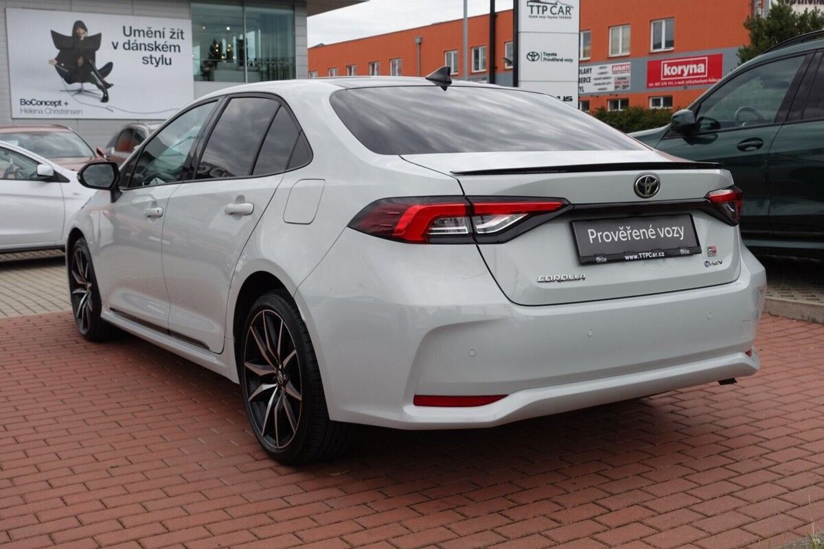 Toyota Corolla, 1,8 HEV GR Sport - fotka 6