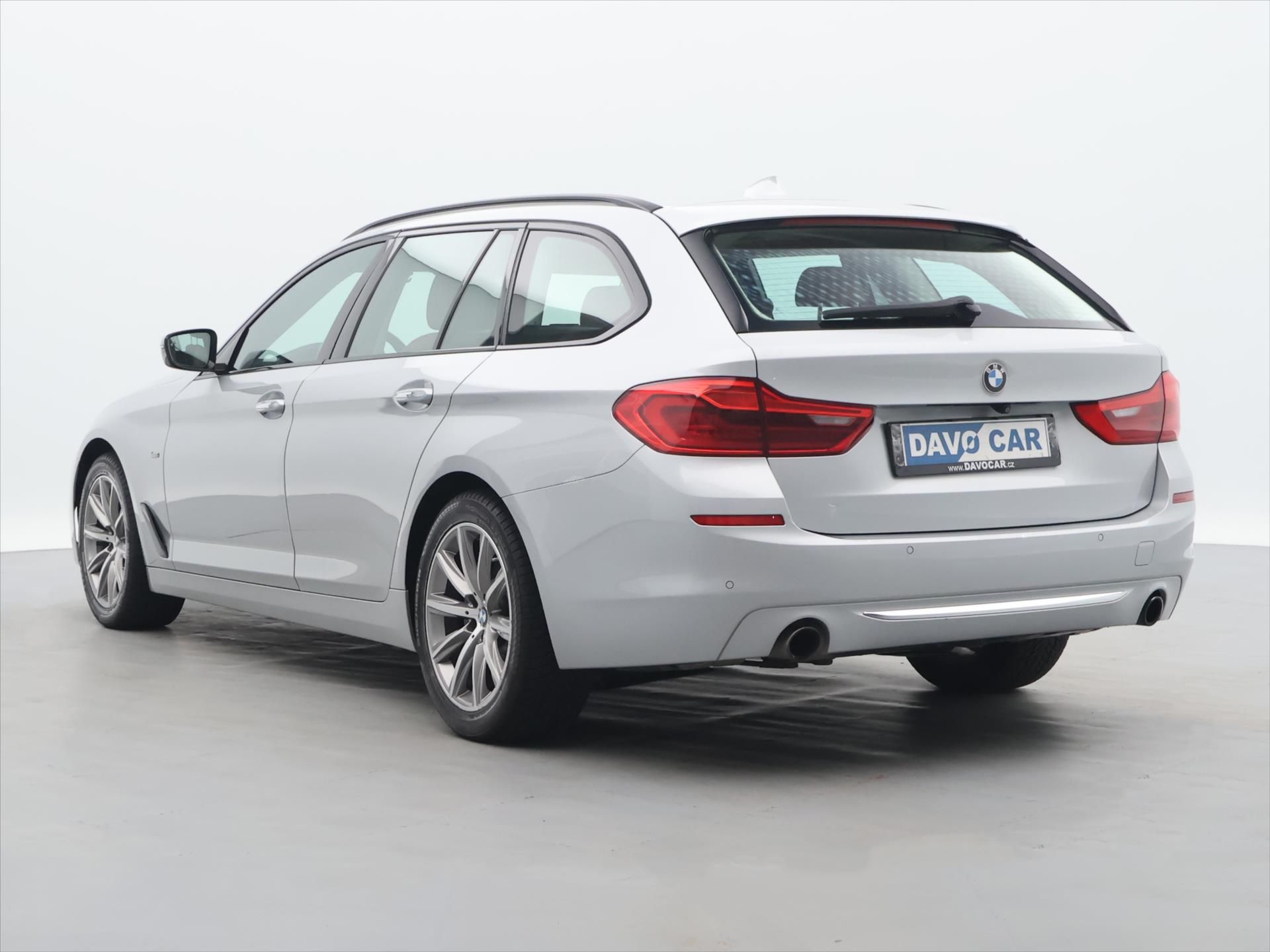 BMW Řada 5, 2,0 530i xDrive Luxury Line - fotka 5