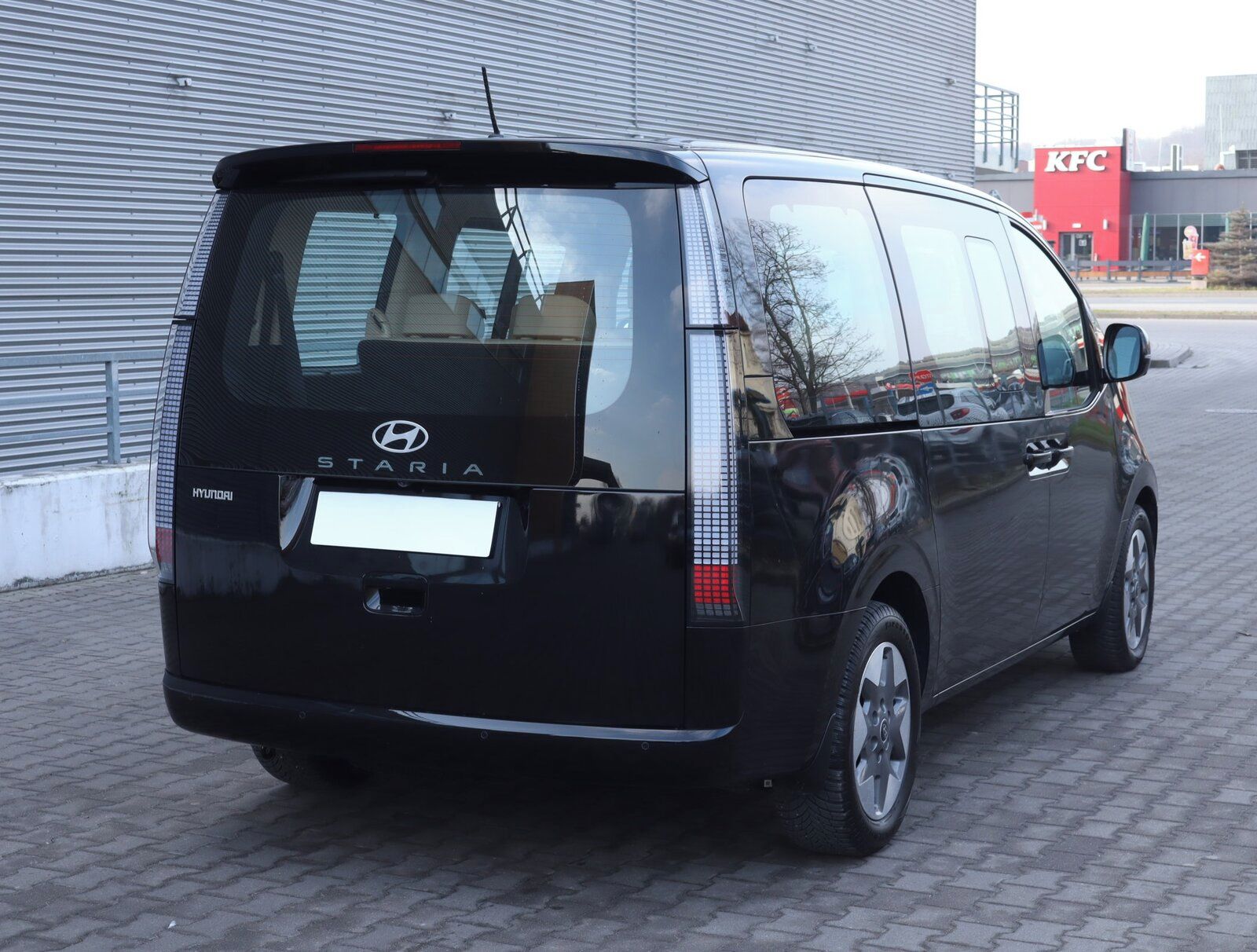 Hyundai Staria, 1.6 T-GDI HEV, Klima, ČR, 1Maj - fotka 5
