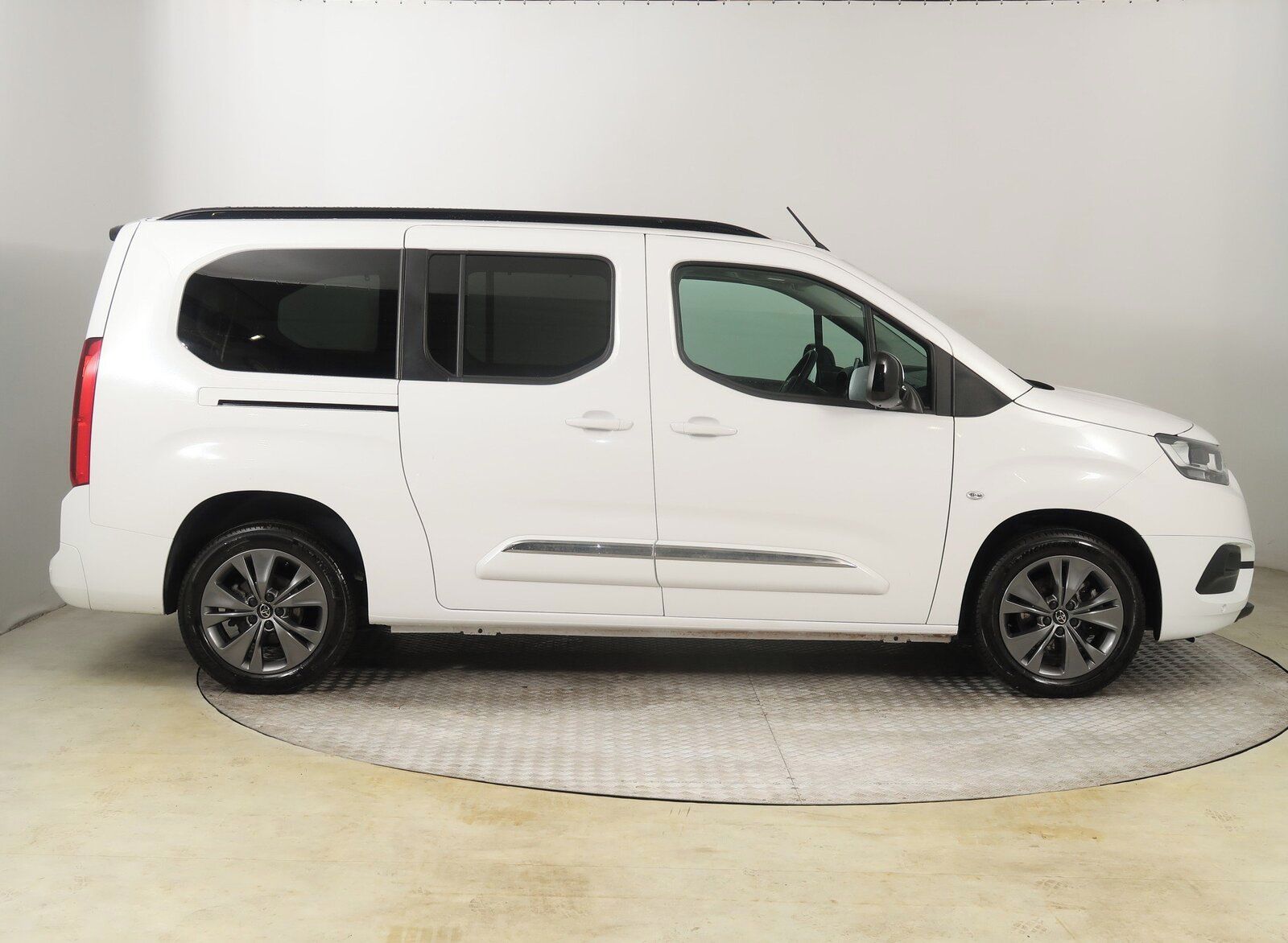Toyota Proace City Verso, Maxi 1.5 D-4D, Family, 7Míst - fotka 6