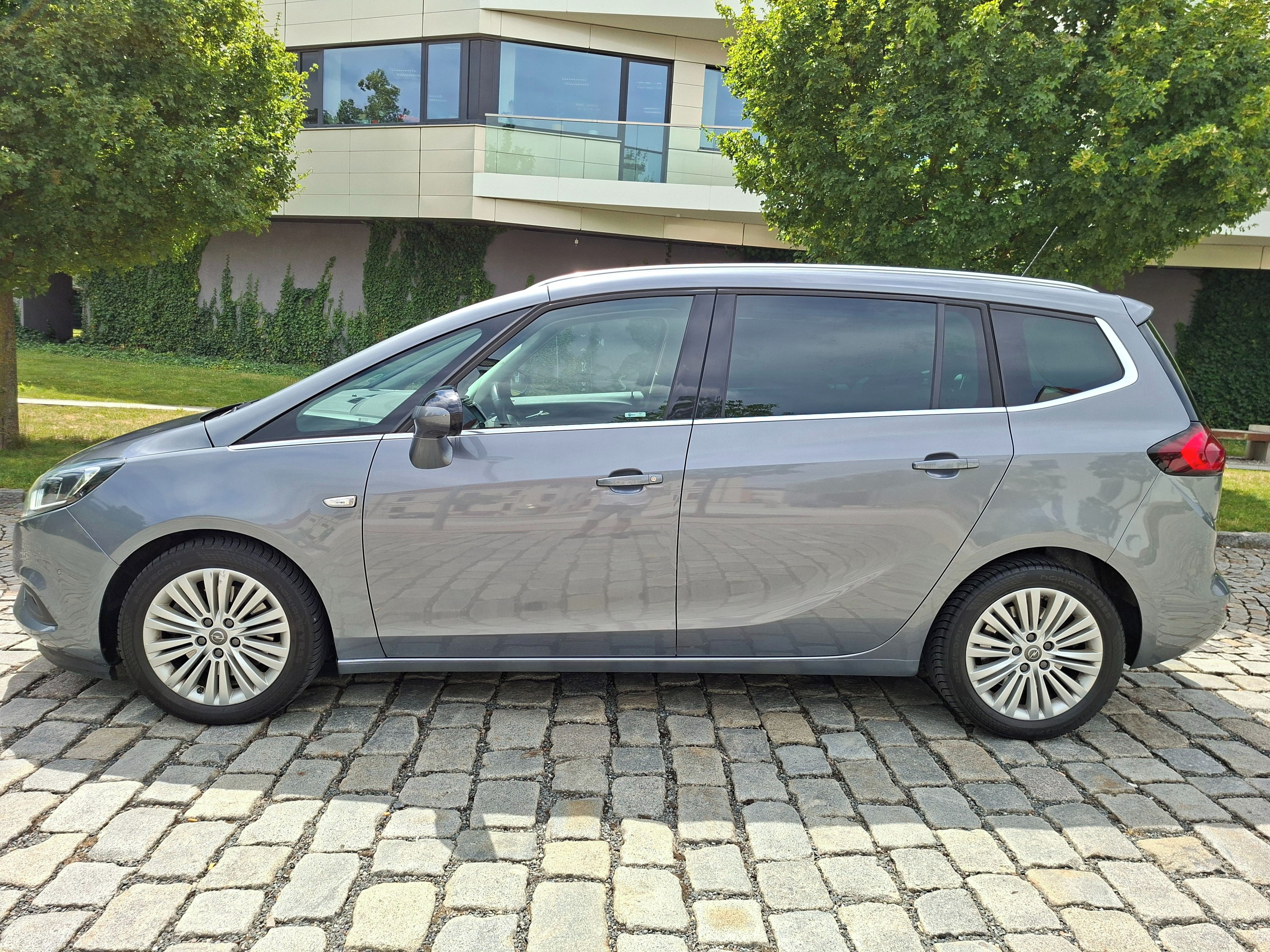 Opel Zafira, 125kW, 7 míst, nosič kol, ČR - fotka 4