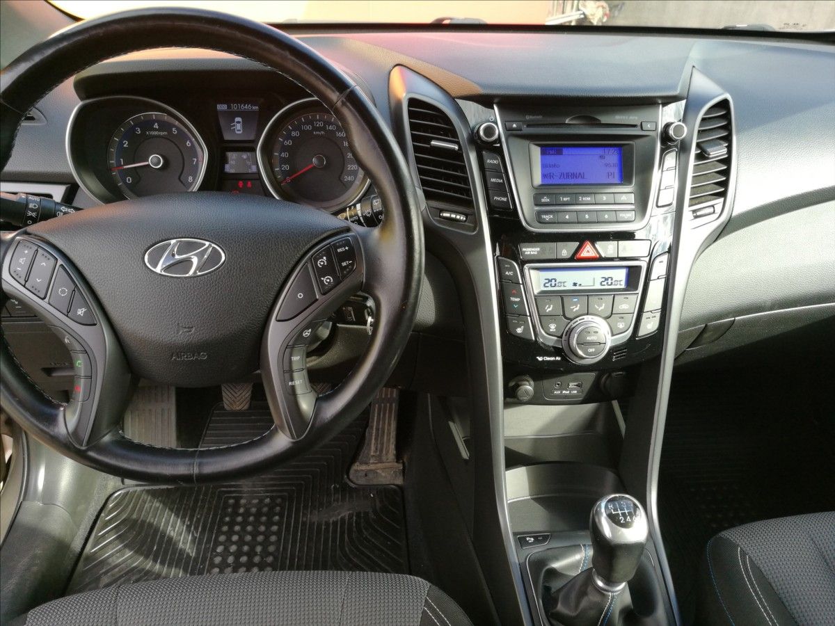 Hyundai i30, 1,6 GDi 1.majitel Weekend - fotka 5
