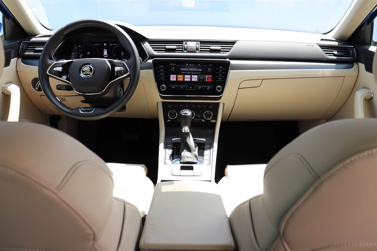 Škoda Superb, 2.0 TDI Style Combi DSG - fotka 3