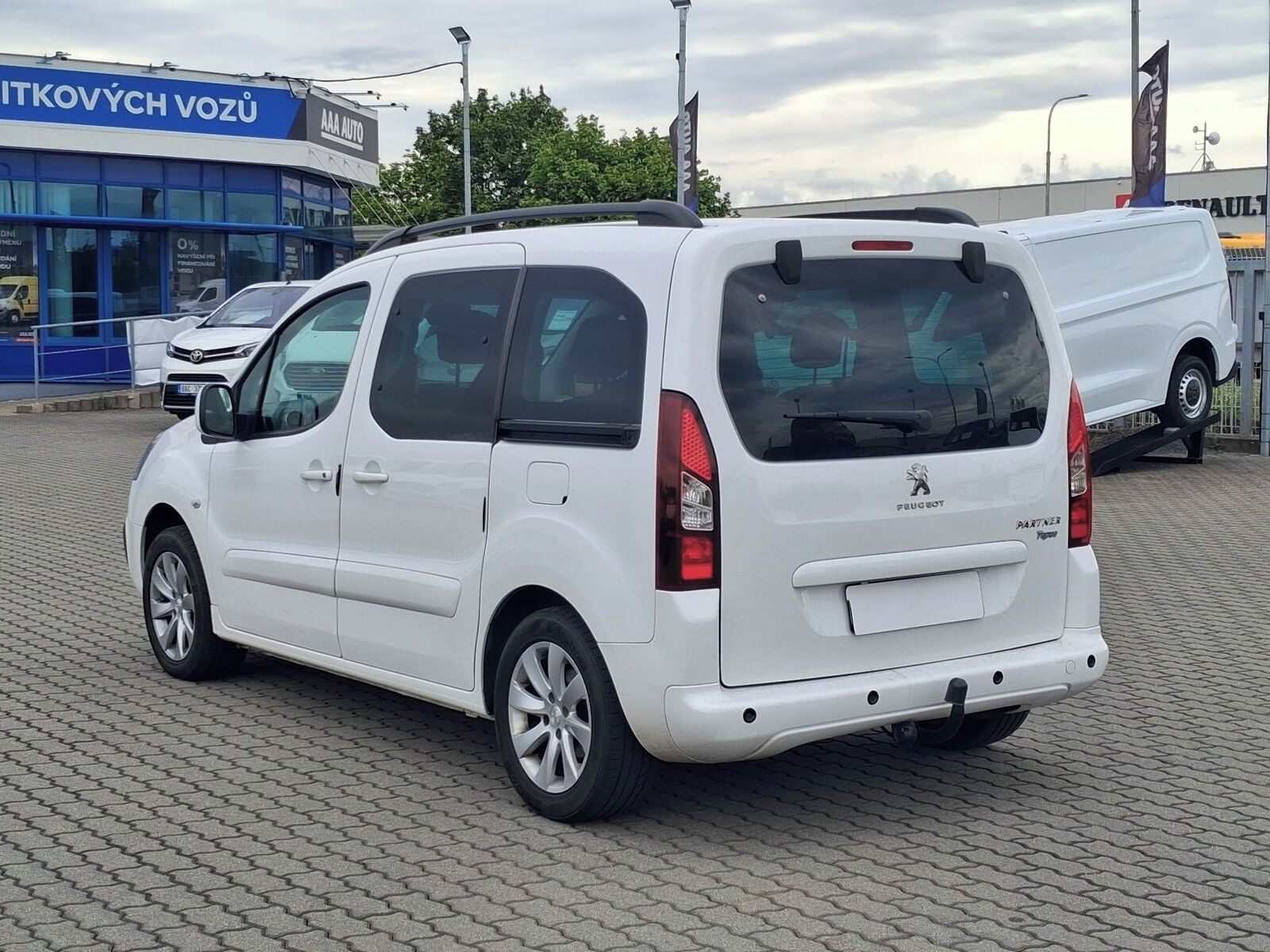 Peugeot Partner, 1.6 BlueHDi, Allure, 5Míst - fotka 4