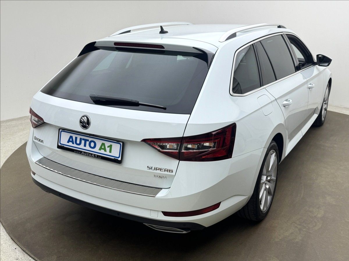 Škoda Superb, 2,0 DSG 4X4 ACC CANTON STYLE+ - fotka 4
