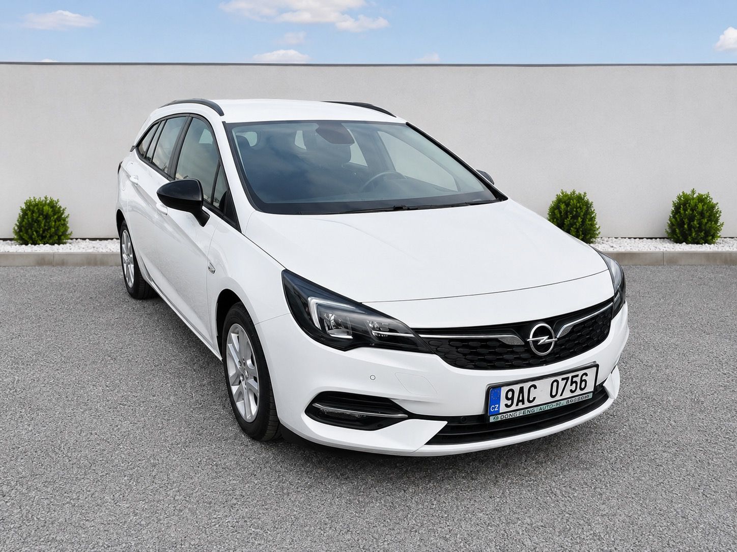 Opel Astra, 1.5 EDITION ČR 1maj po servisu - fotka 2