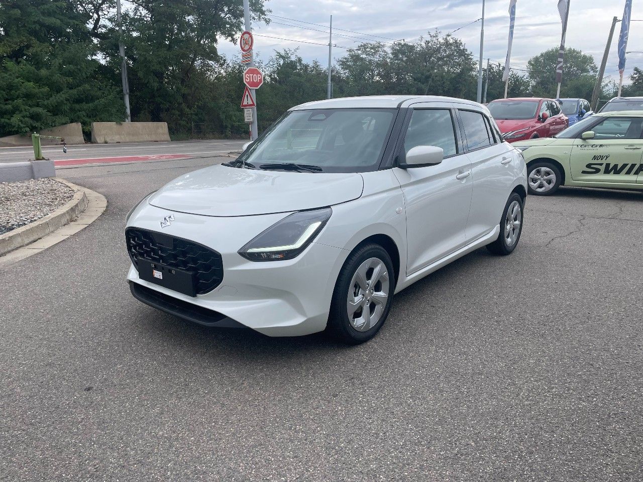 Suzuki Swift, Premium 1,2 DualJet automat - fotka 3
